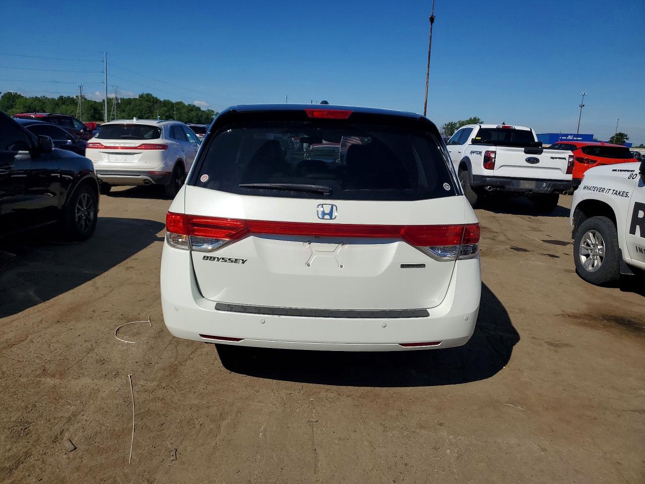 2015 Honda Odyssey Touring White vin: 5FNRL5H91FB124819