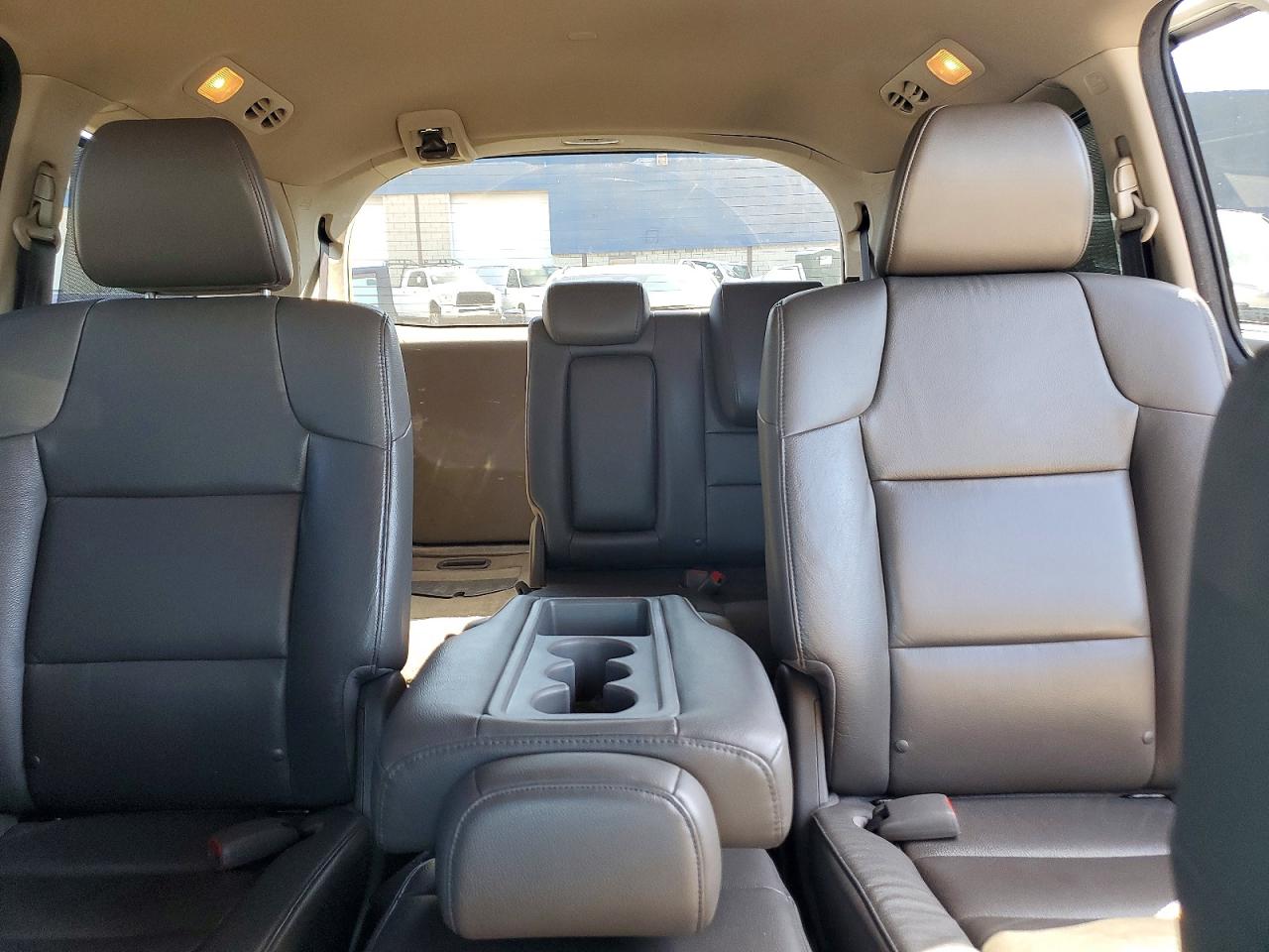 2015 Honda Odyssey Touring White vin: 5FNRL5H91FB124819