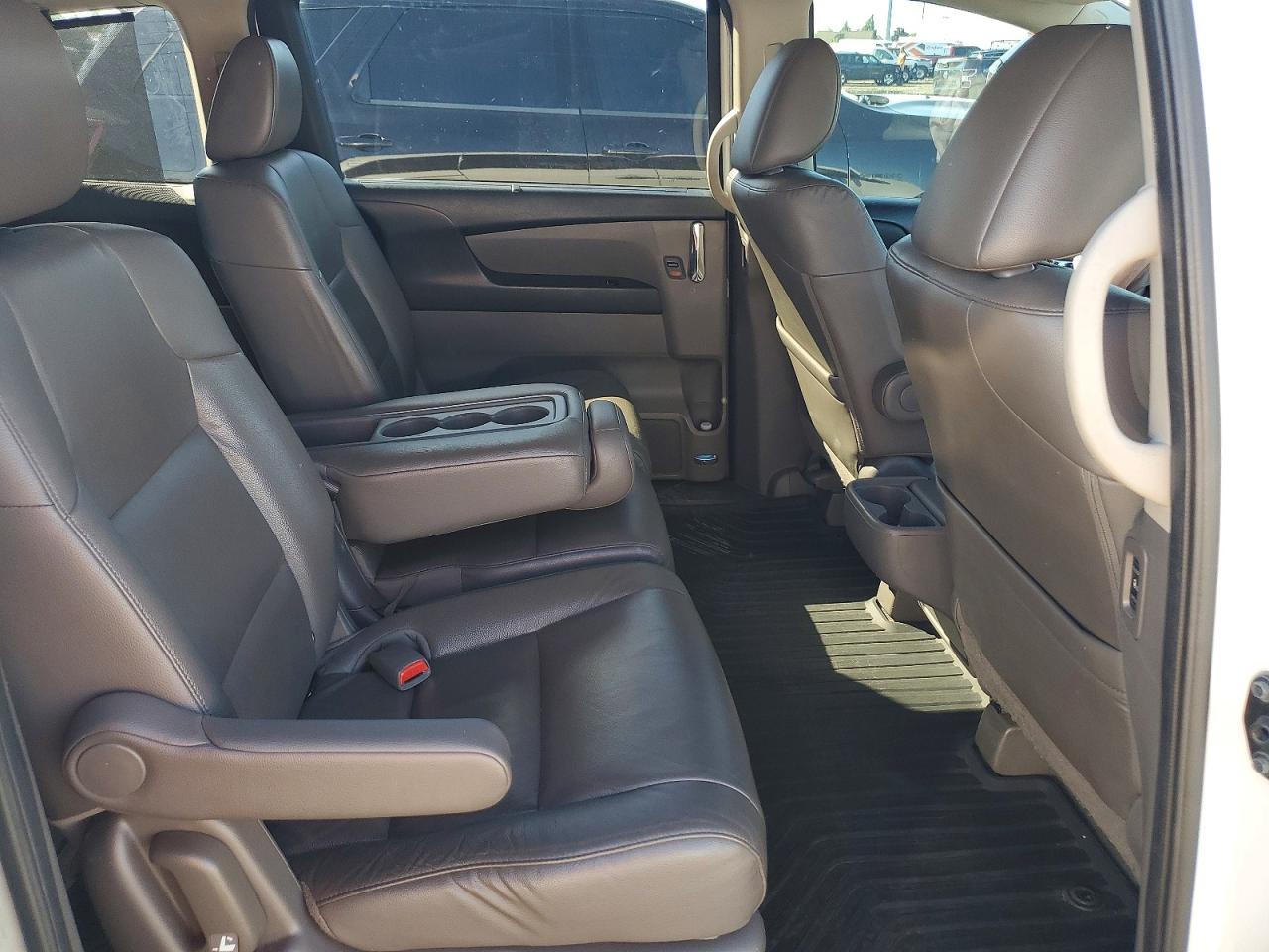 2015 Honda Odyssey Touring White vin: 5FNRL5H91FB124819