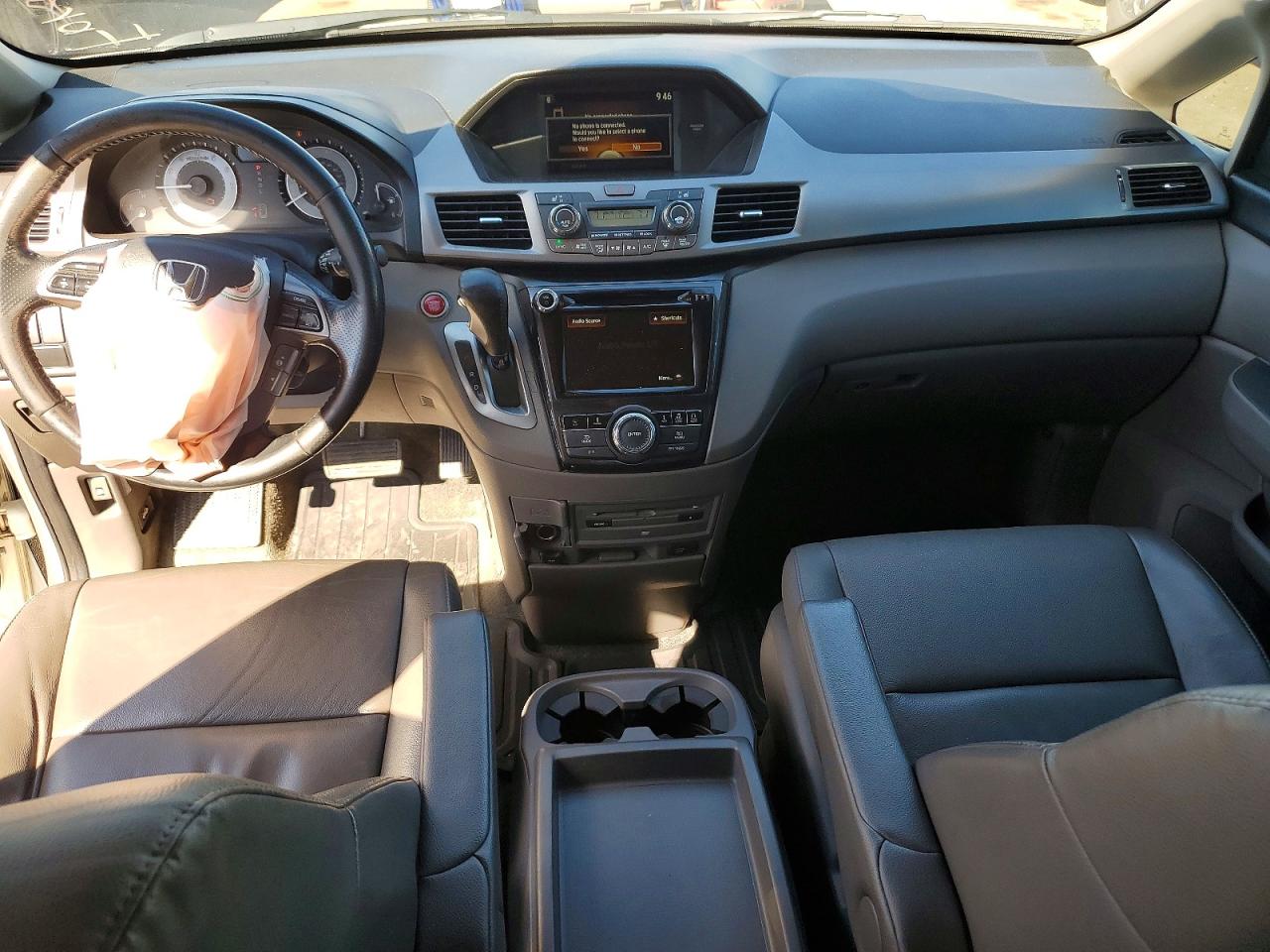 2015 Honda Odyssey Touring White vin: 5FNRL5H91FB124819