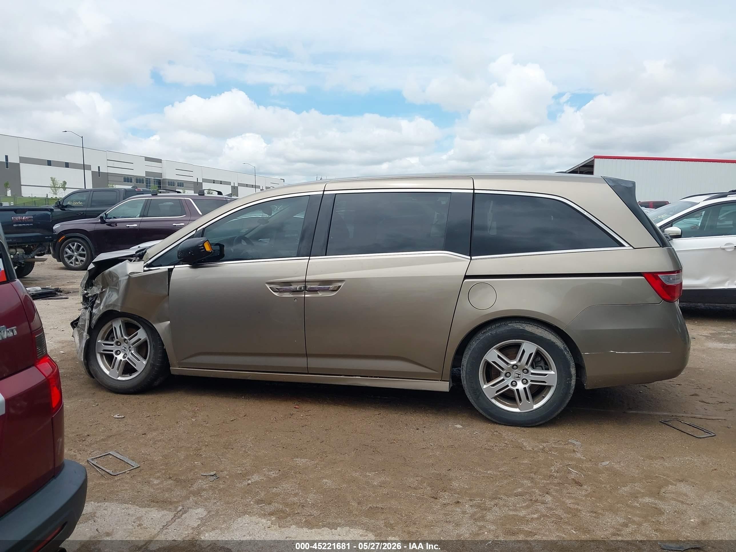 2011 Honda Odyssey Touring/touring Elite Gold vin: 5FNRL5H92BB006742