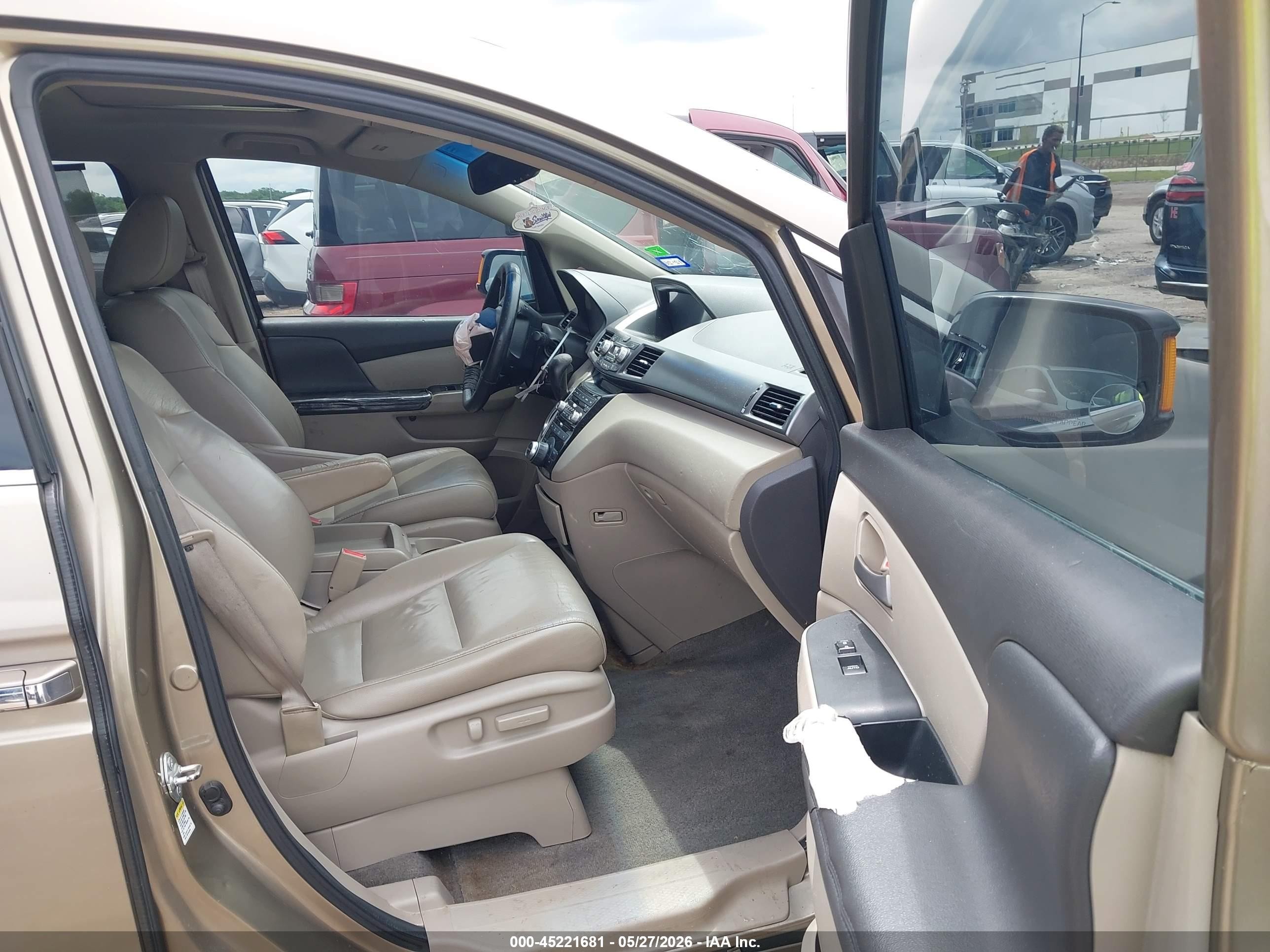 2011 Honda Odyssey Touring/touring Elite Gold vin: 5FNRL5H92BB006742