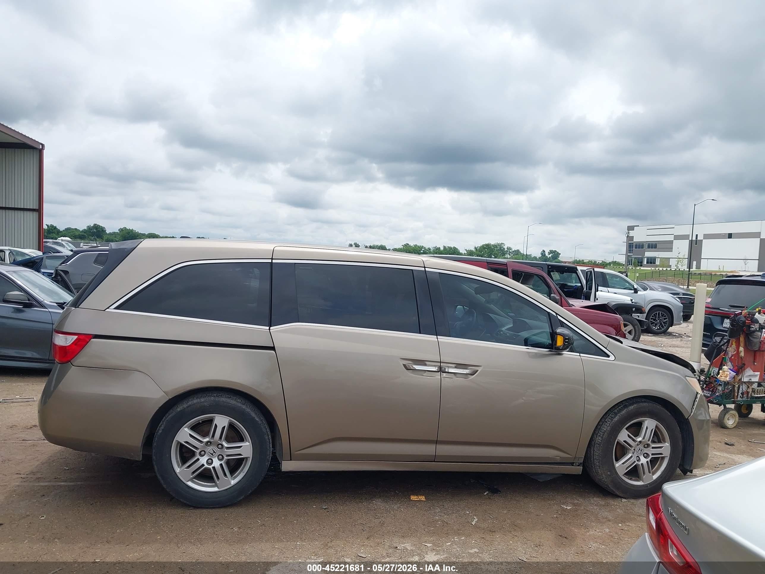 2011 Honda Odyssey Touring/touring Elite Gold vin: 5FNRL5H92BB006742