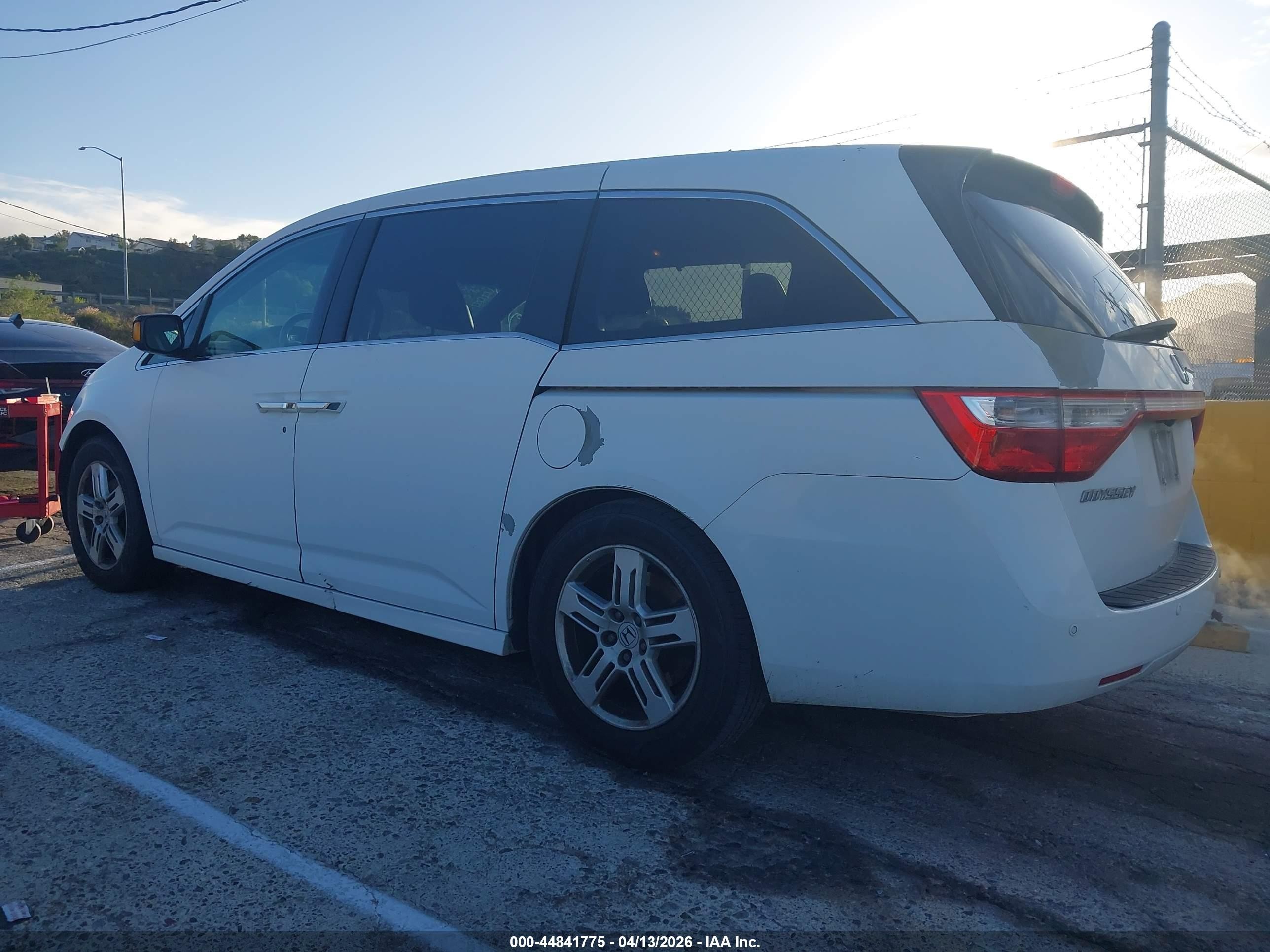 2011 Honda Odyssey Touring/touring Elite Белый vin: 5FNRL5H92BB023542