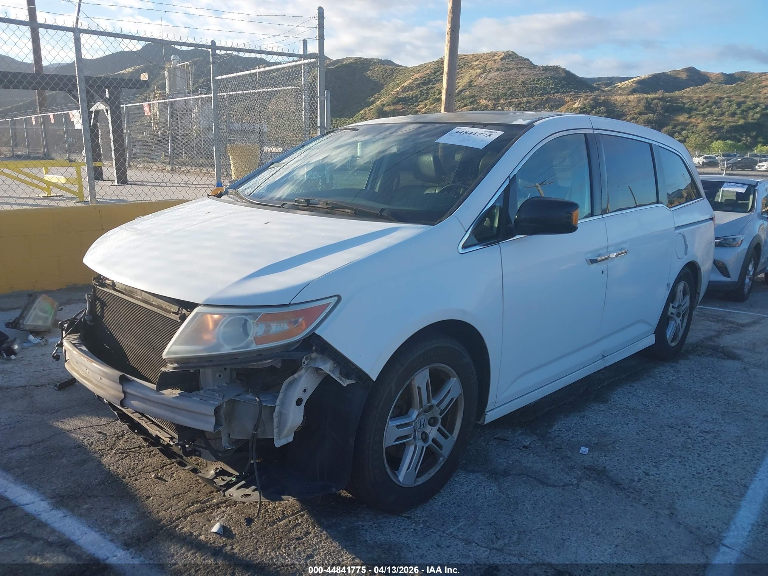 2011 Honda Odyssey Touring/touring Elite Белый vin: 5FNRL5H92BB023542