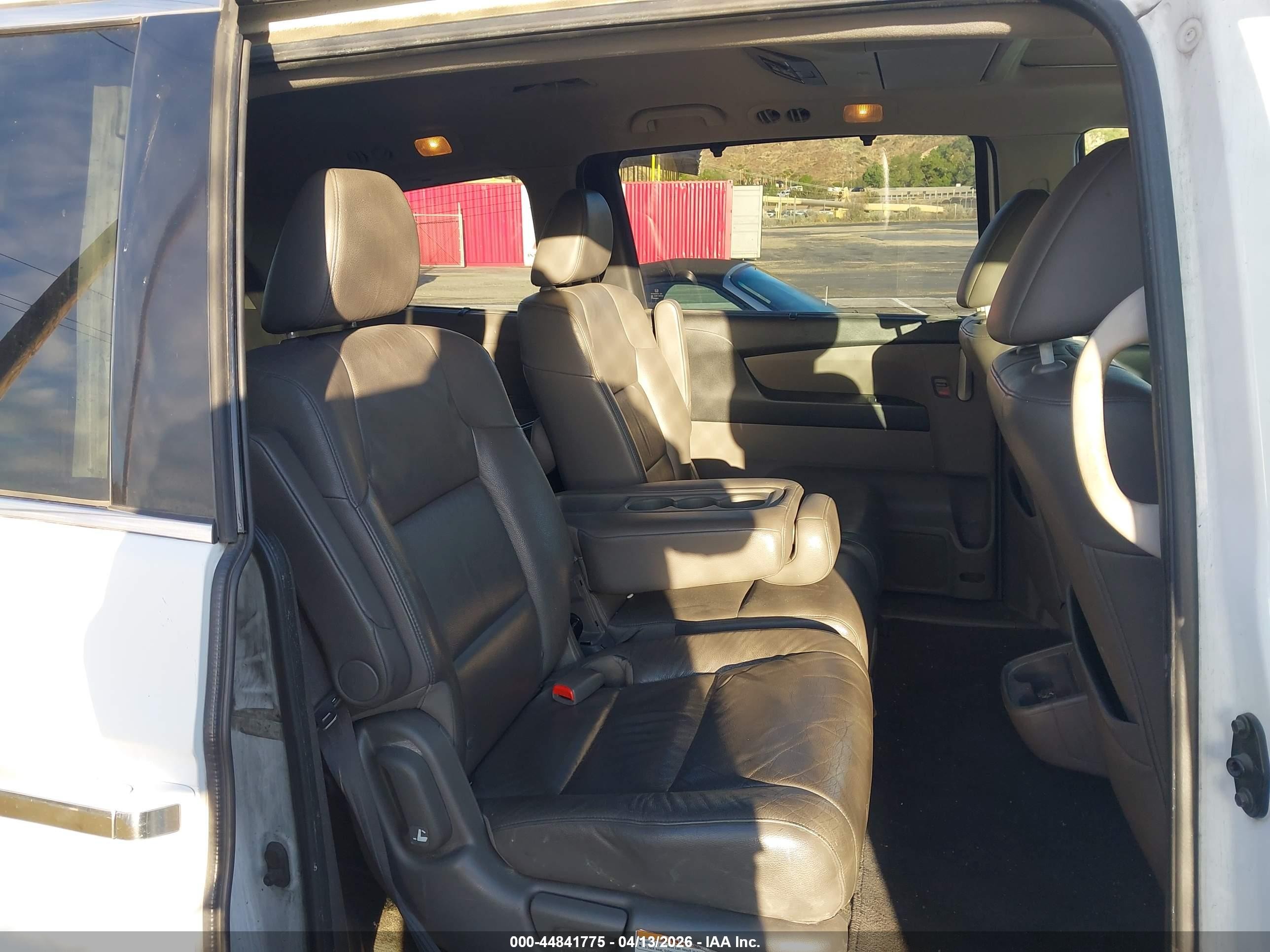 2011 Honda Odyssey Touring/touring Elite Белый vin: 5FNRL5H92BB023542