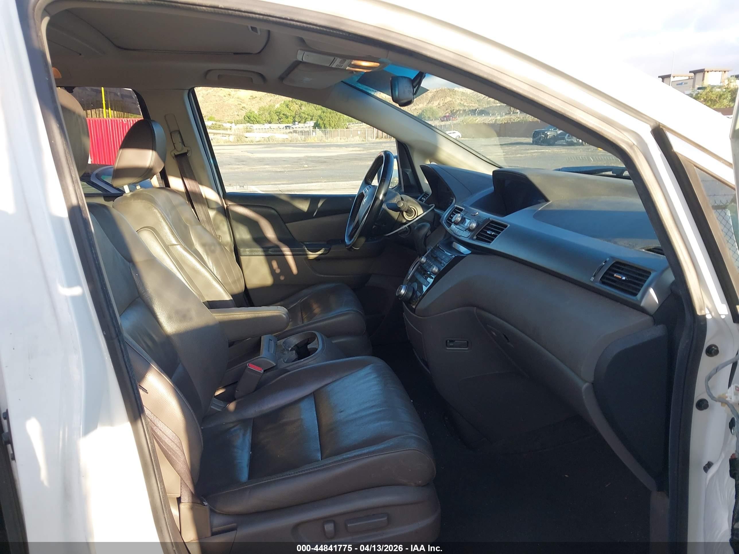 2011 Honda Odyssey Touring/touring Elite Белый vin: 5FNRL5H92BB023542