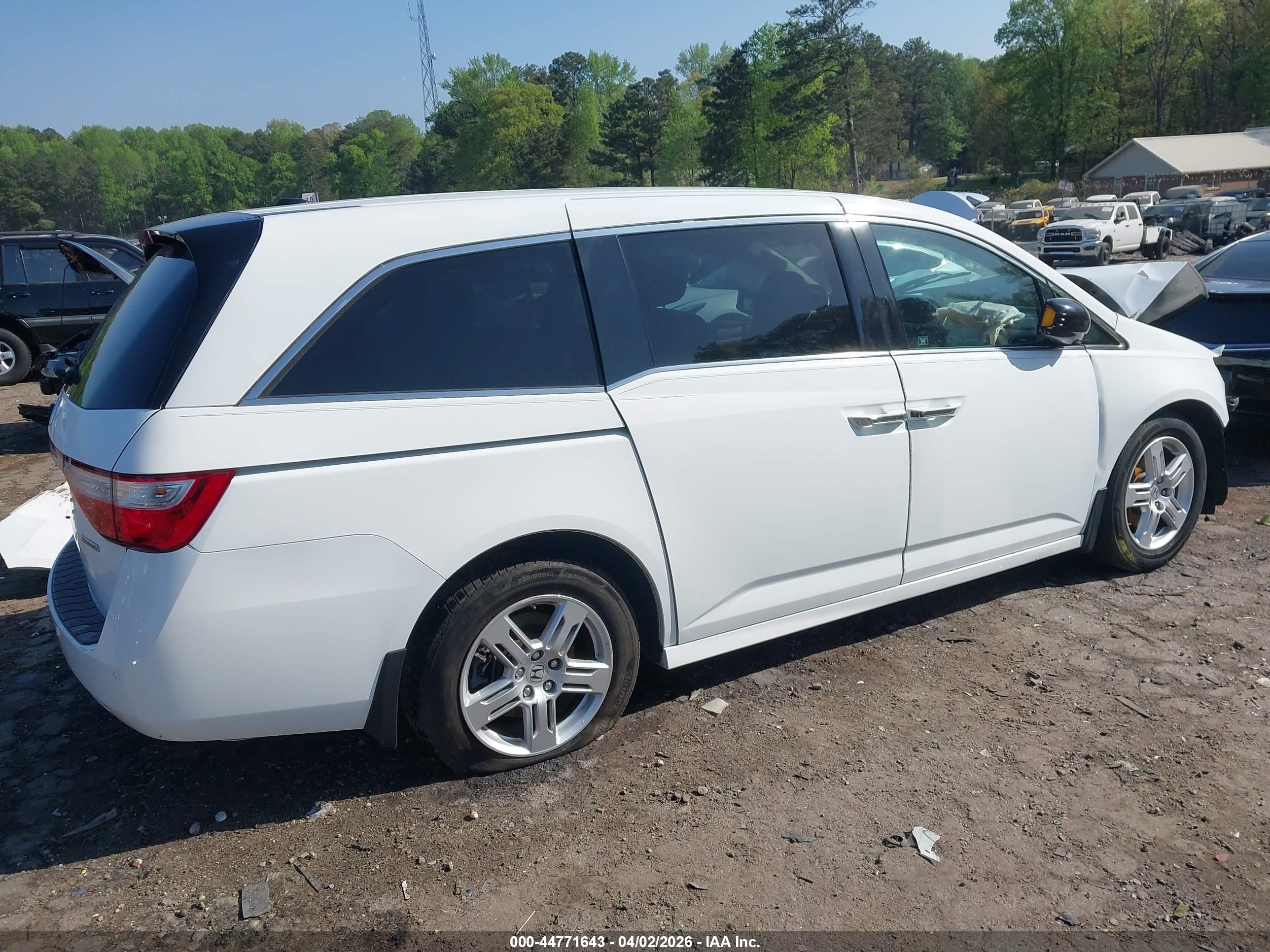 2011 Honda Odyssey Touring/touring Elite White vin: 5FNRL5H92BB054368