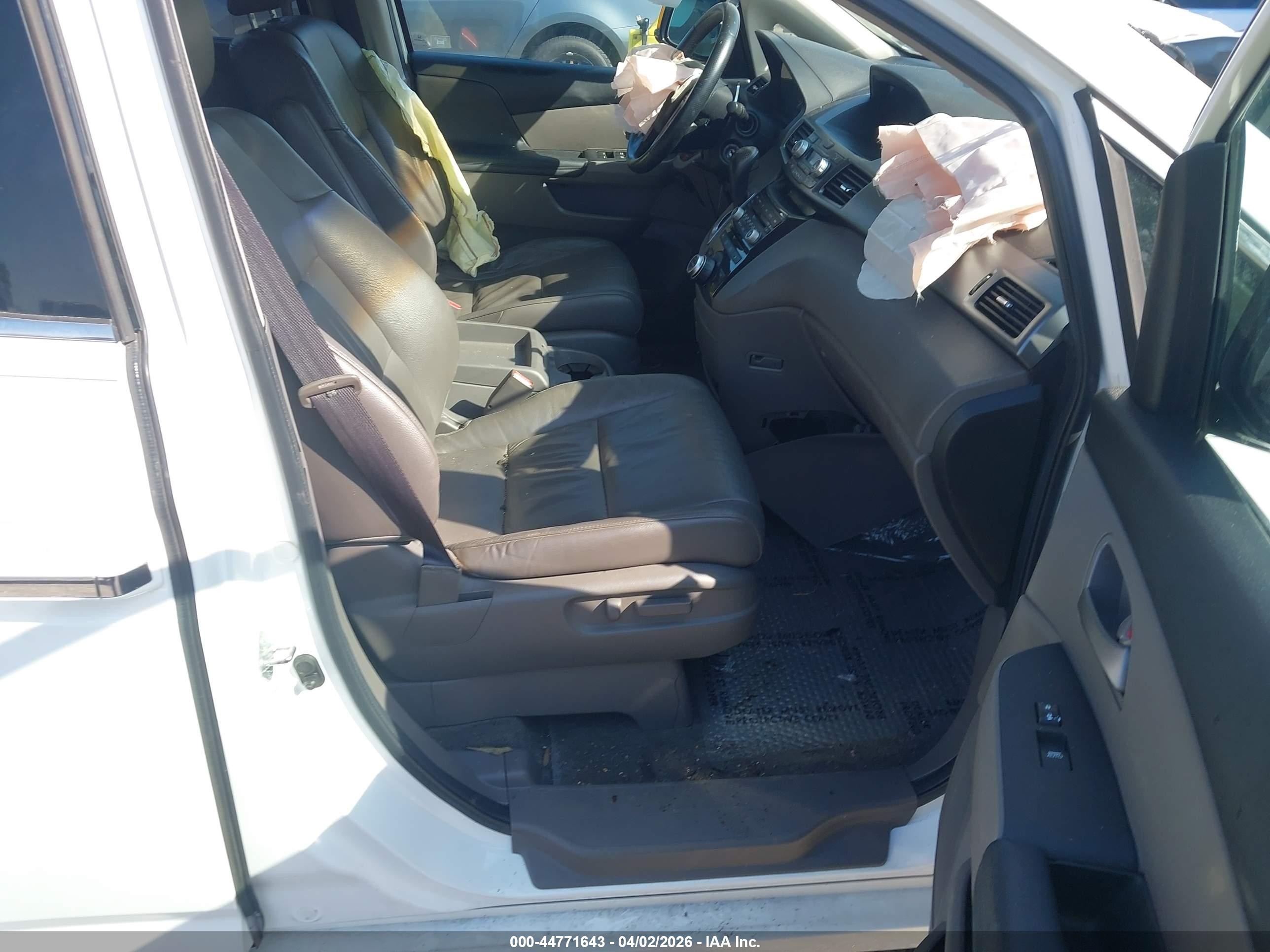 2011 Honda Odyssey Touring/touring Elite White vin: 5FNRL5H92BB054368