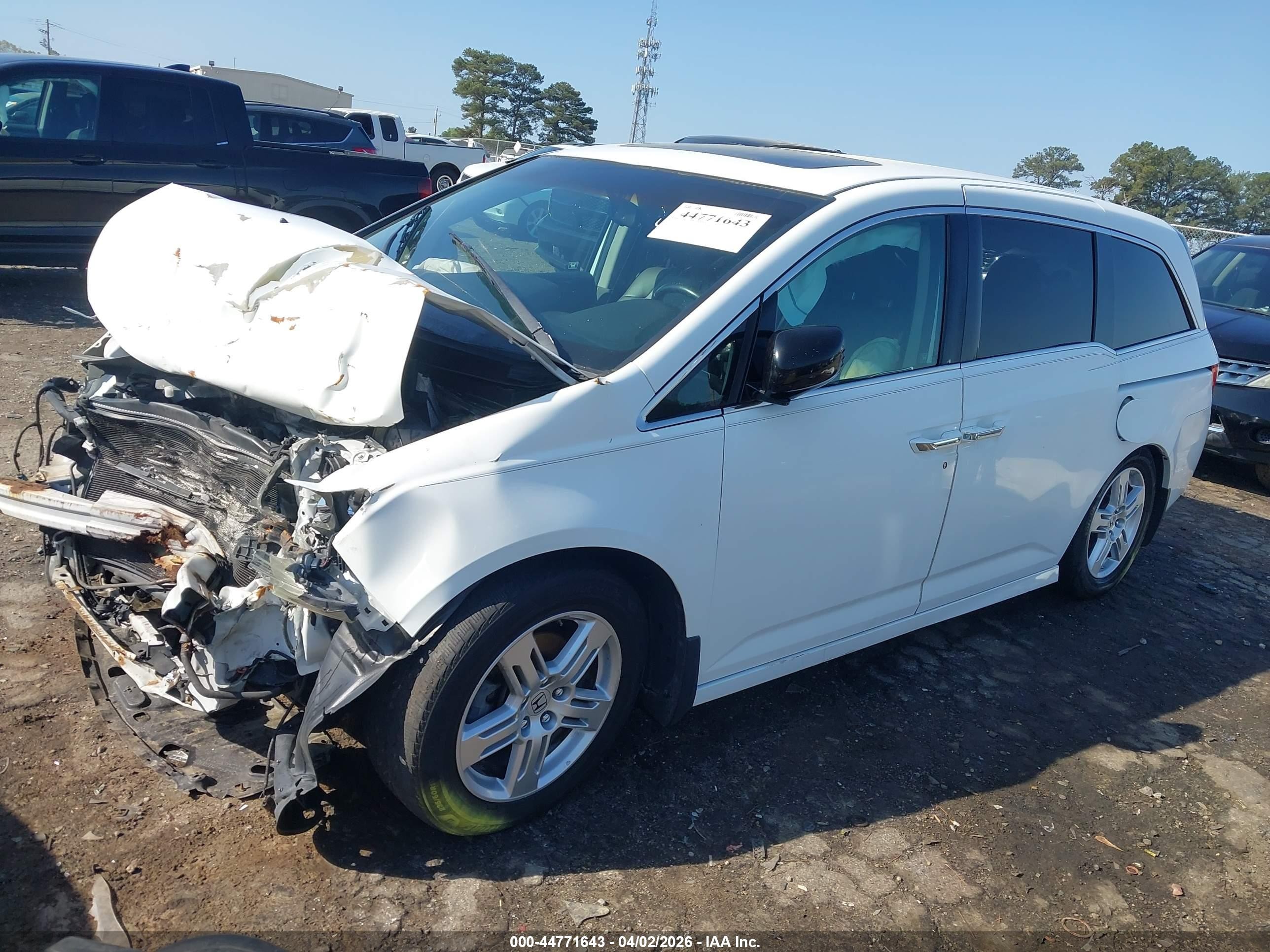 2011 Honda Odyssey Touring/touring Elite White vin: 5FNRL5H92BB054368