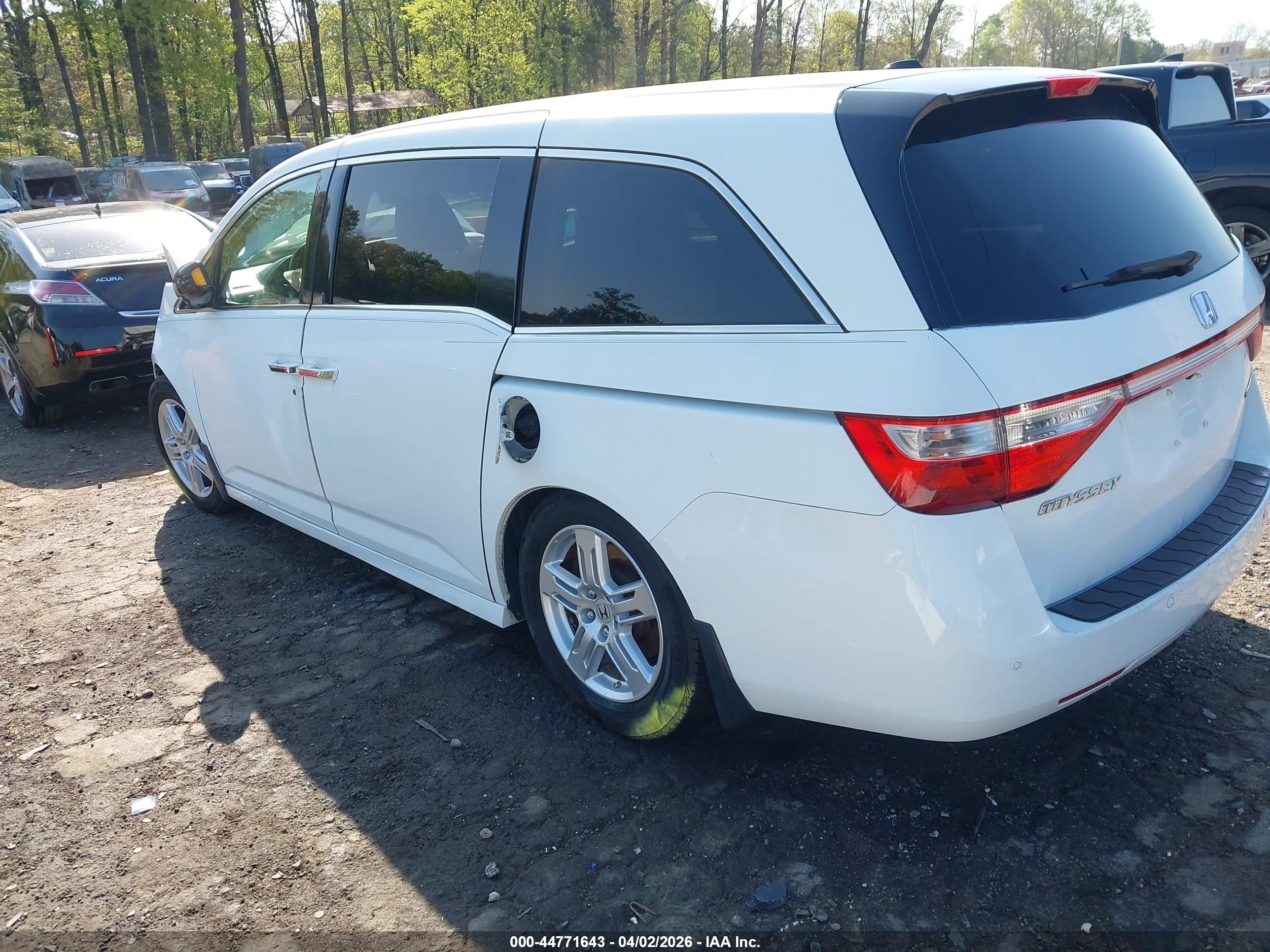 2011 Honda Odyssey Touring/touring Elite White vin: 5FNRL5H92BB054368