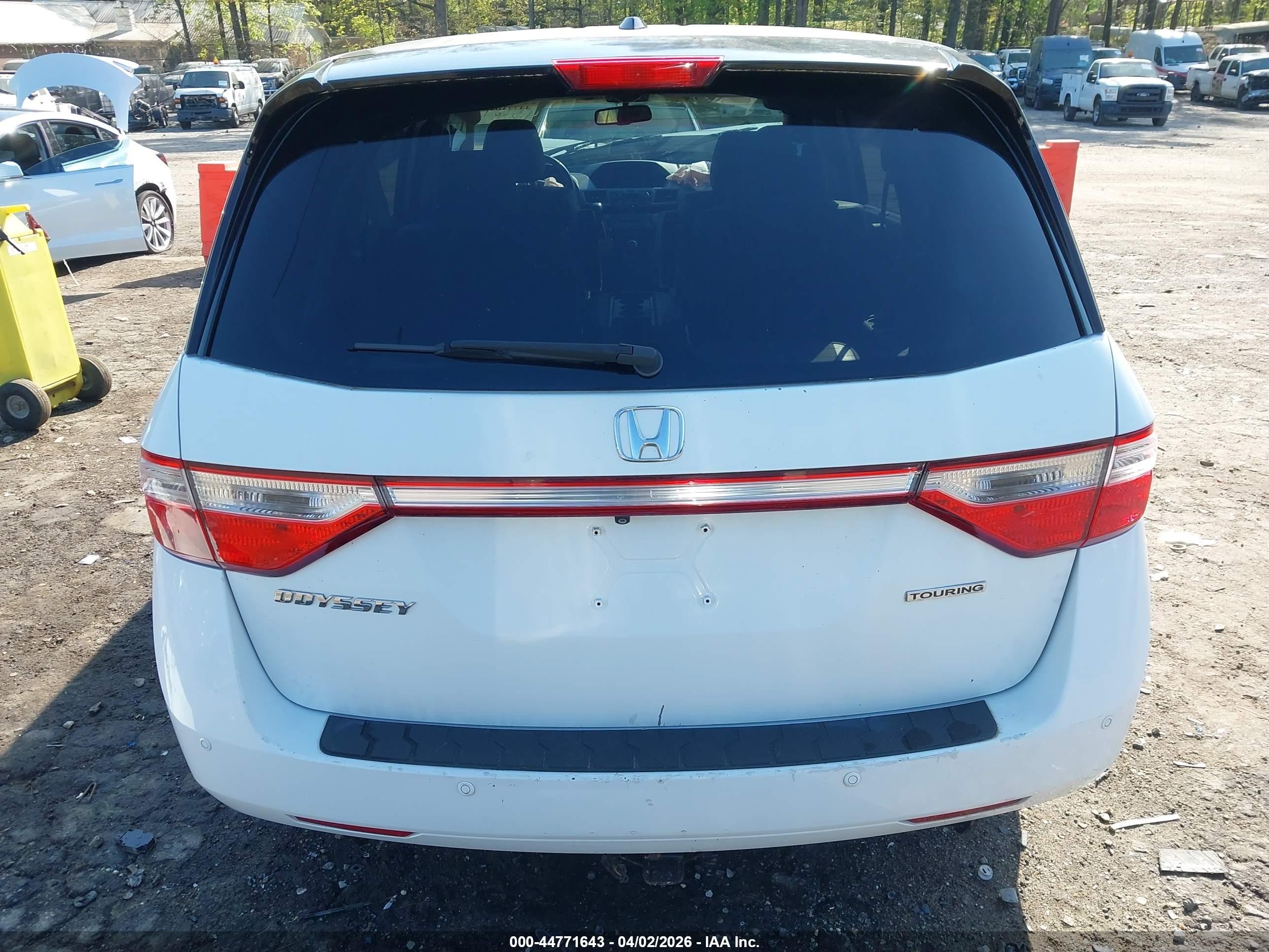 2011 Honda Odyssey Touring/touring Elite White vin: 5FNRL5H92BB054368