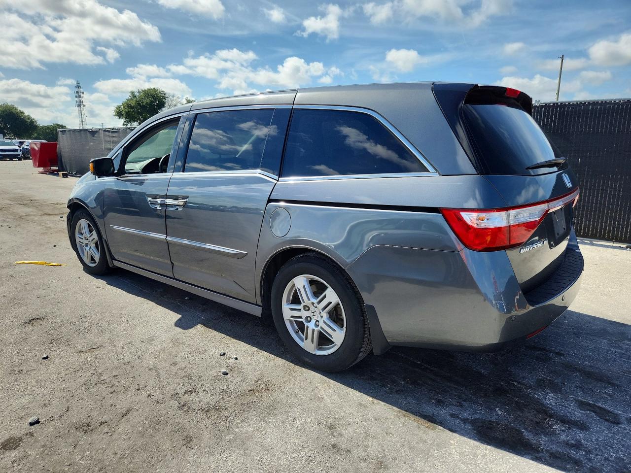 2011 Honda Odyssey Touring Gray vin: 5FNRL5H92BB062227