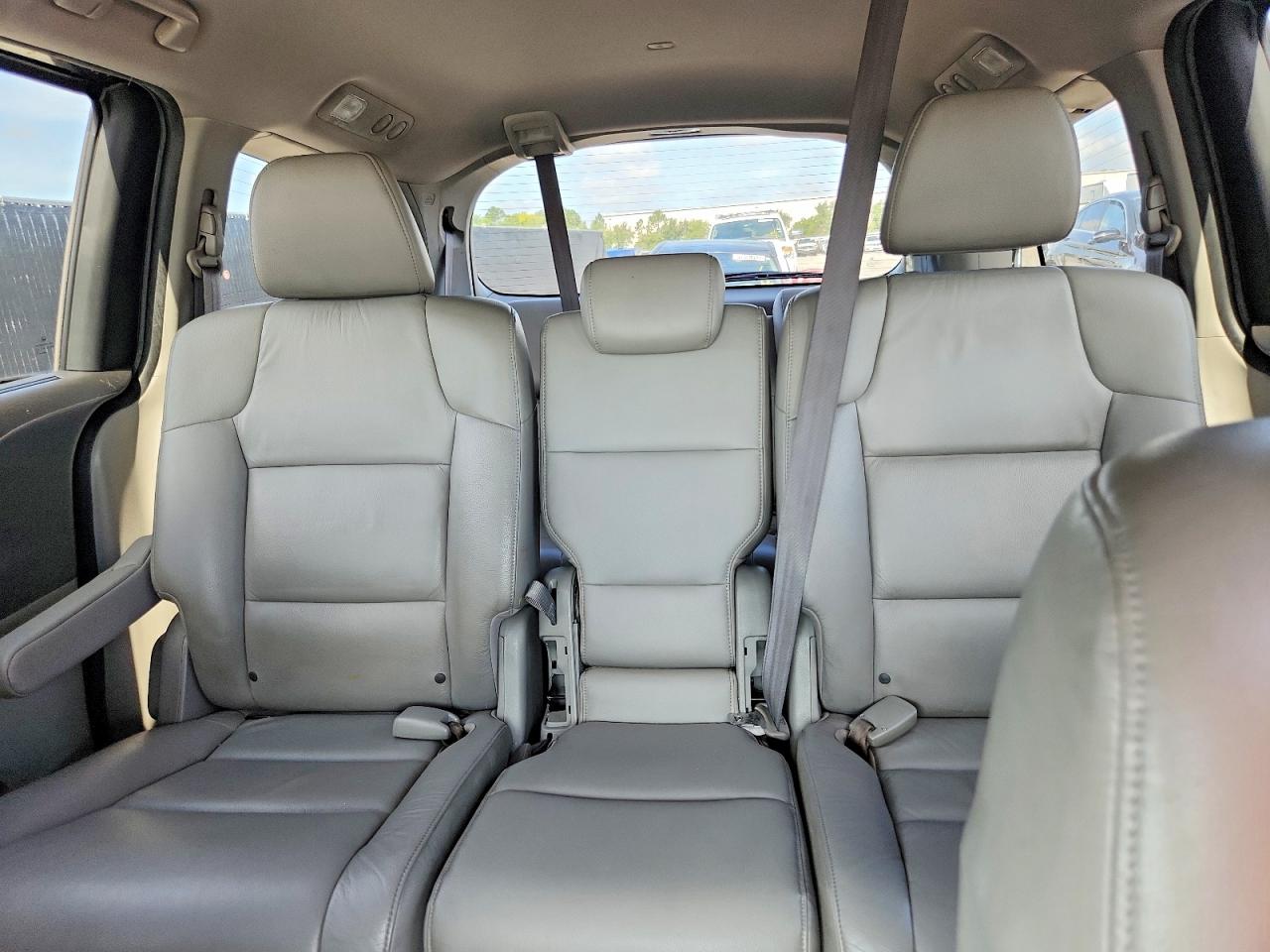 2011 Honda Odyssey Touring Gray vin: 5FNRL5H92BB062227