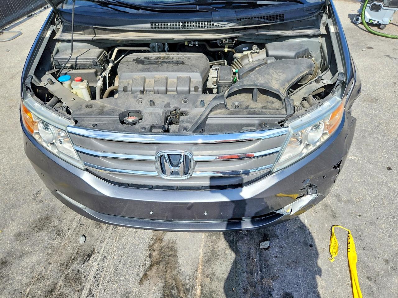 2011 Honda Odyssey Touring Gray vin: 5FNRL5H92BB062227