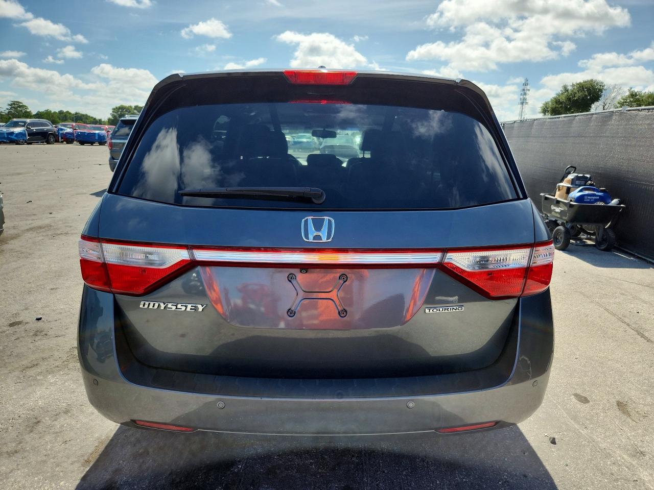 2011 Honda Odyssey Touring Gray vin: 5FNRL5H92BB062227