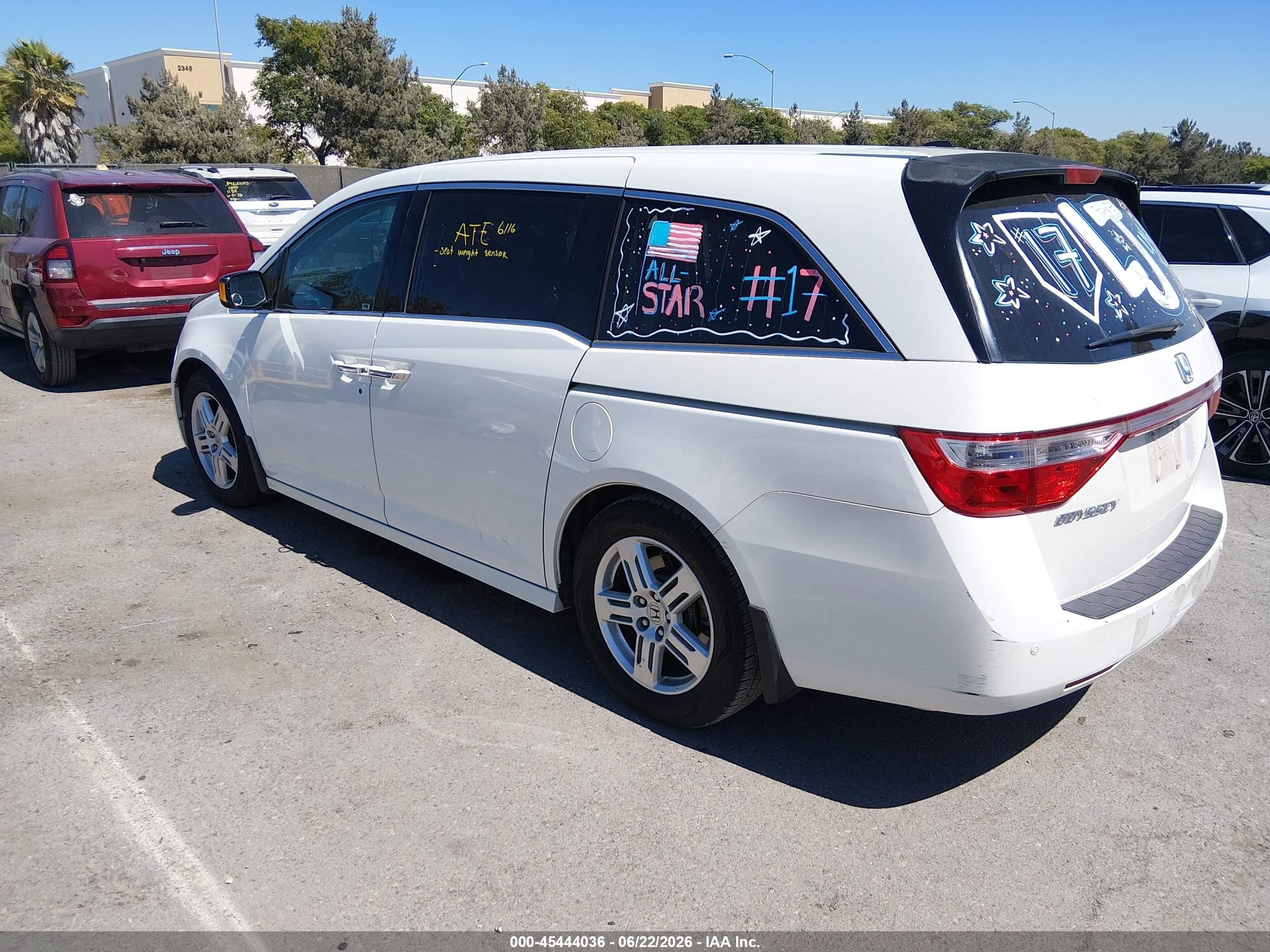 2012 Honda Odyssey Touring/touring Elite White vin: 5FNRL5H92CB010176