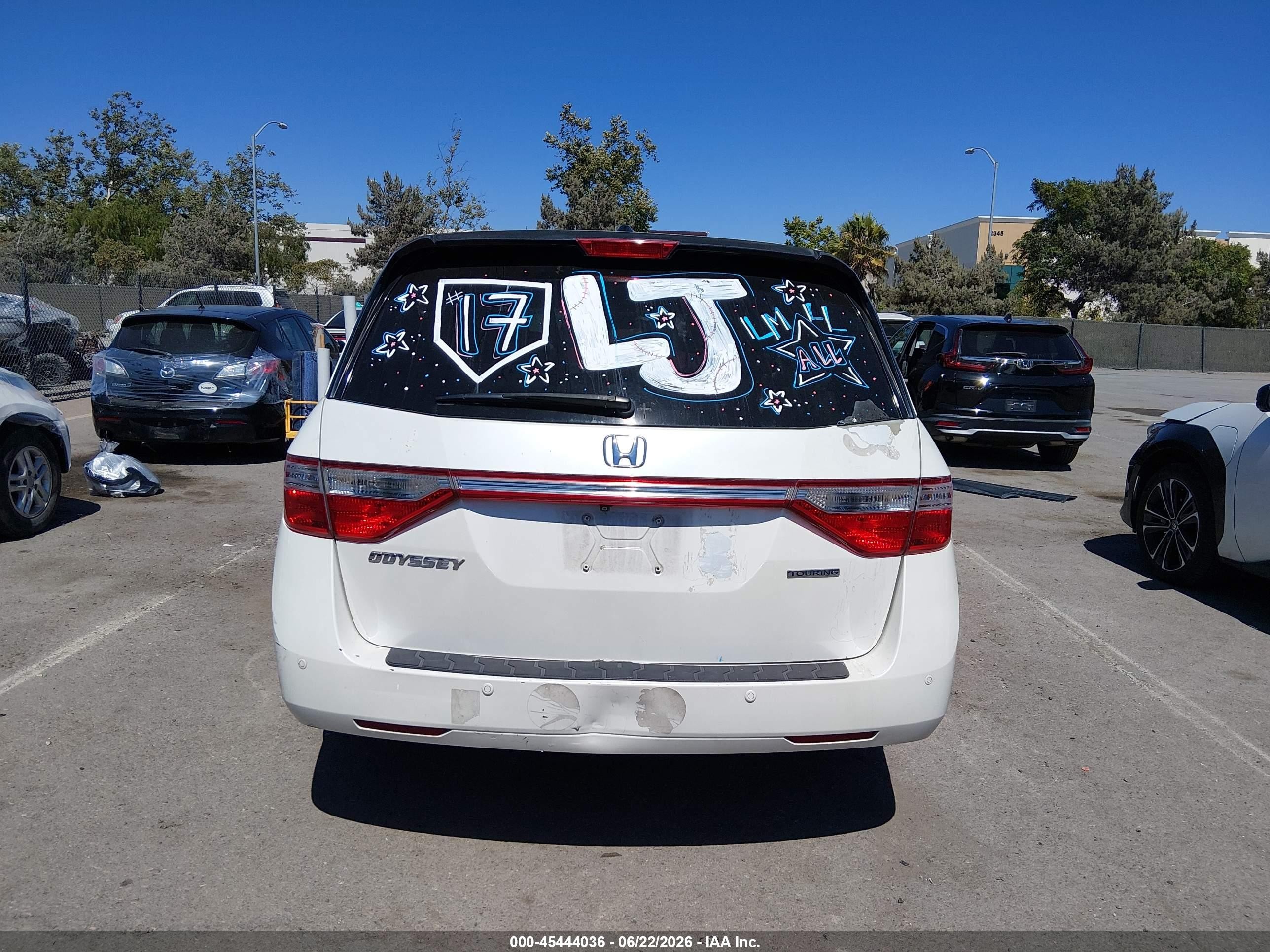 2012 Honda Odyssey Touring/touring Elite White vin: 5FNRL5H92CB010176
