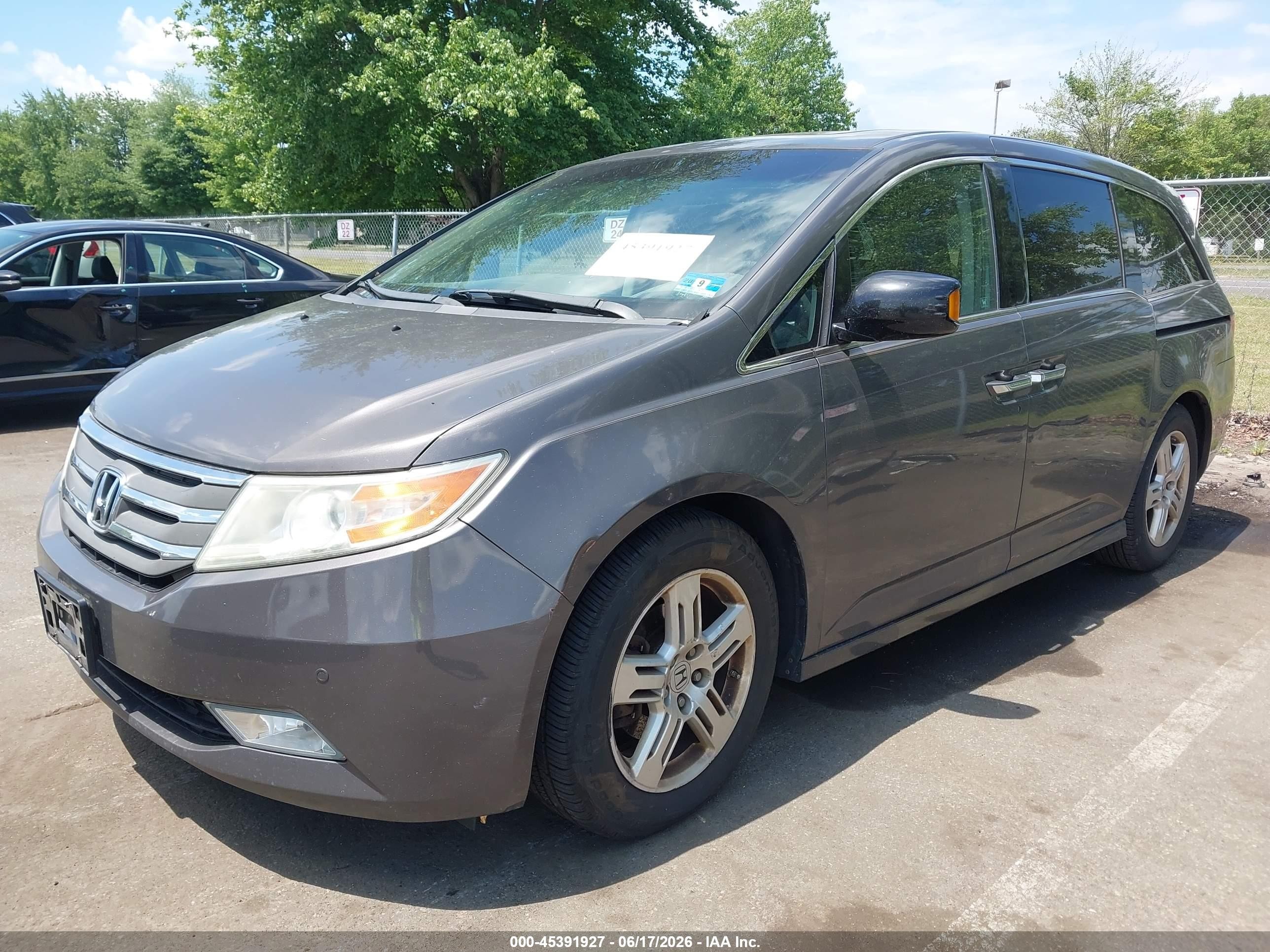 2012 Honda Odyssey Touring/touring Elite Gray vin: 5FNRL5H92CB070233