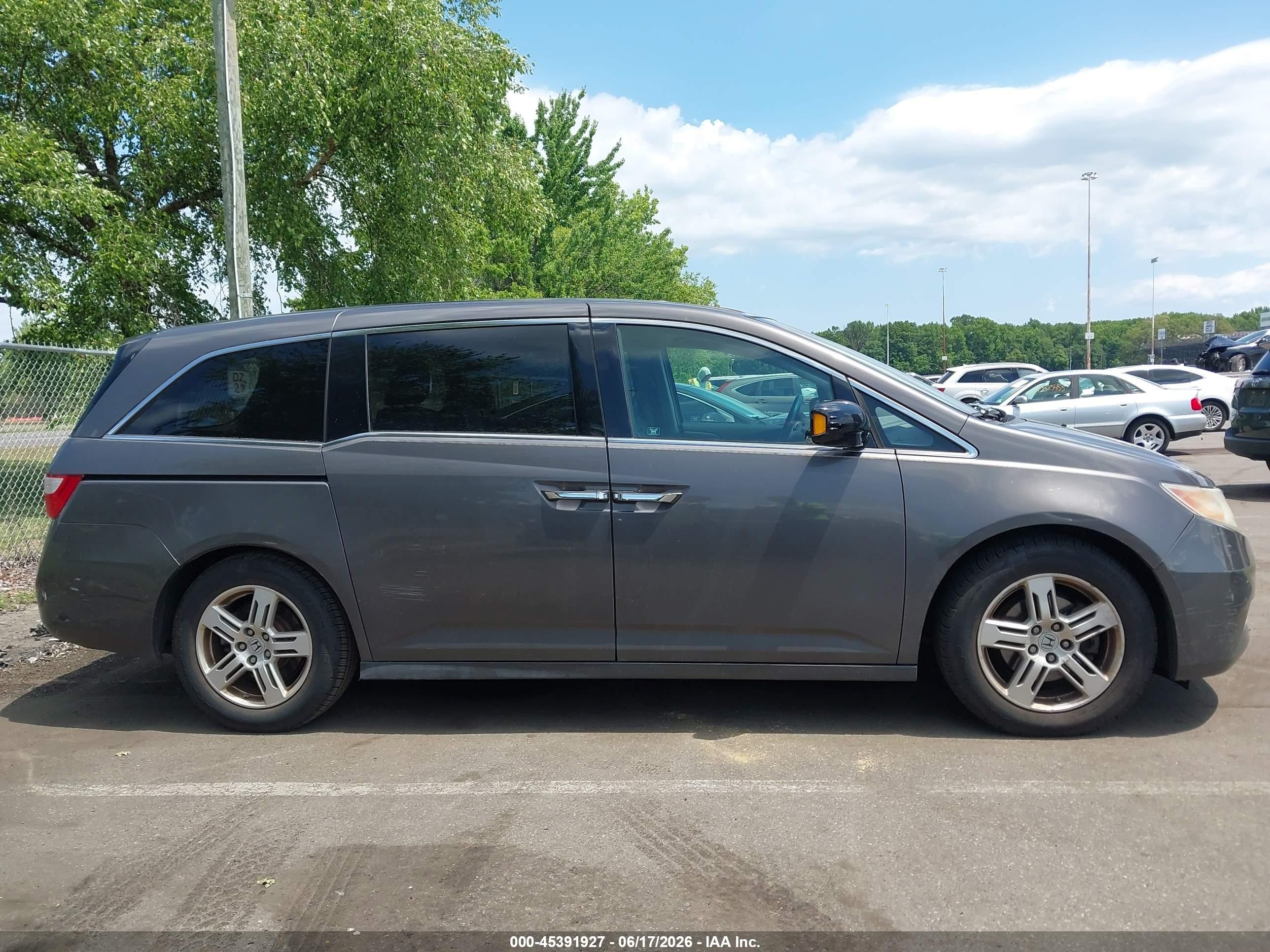 2012 Honda Odyssey Touring/touring Elite Gray vin: 5FNRL5H92CB070233