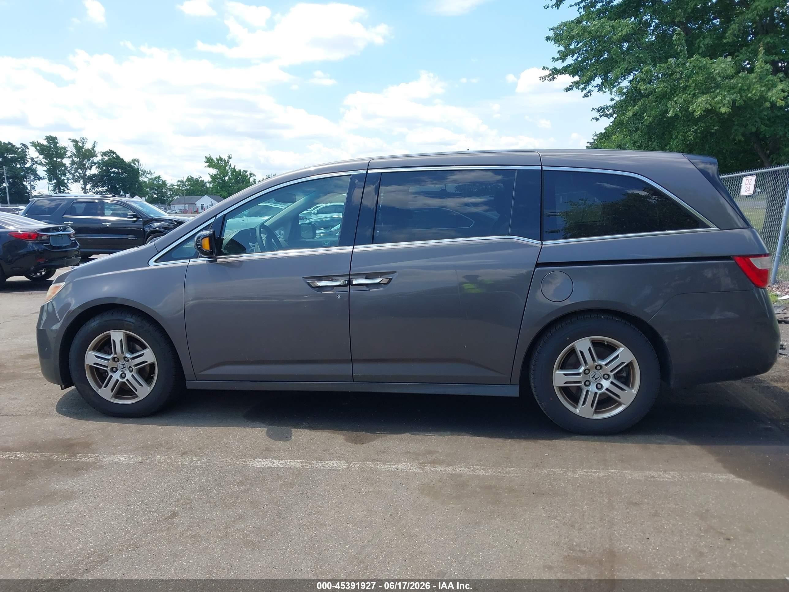 2012 Honda Odyssey Touring/touring Elite Gray vin: 5FNRL5H92CB070233