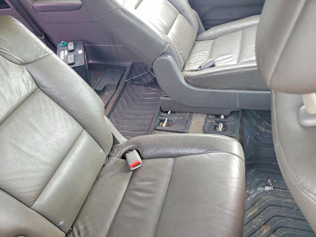 2012 Honda Odyssey Touring White vin: 5FNRL5H92CB090935