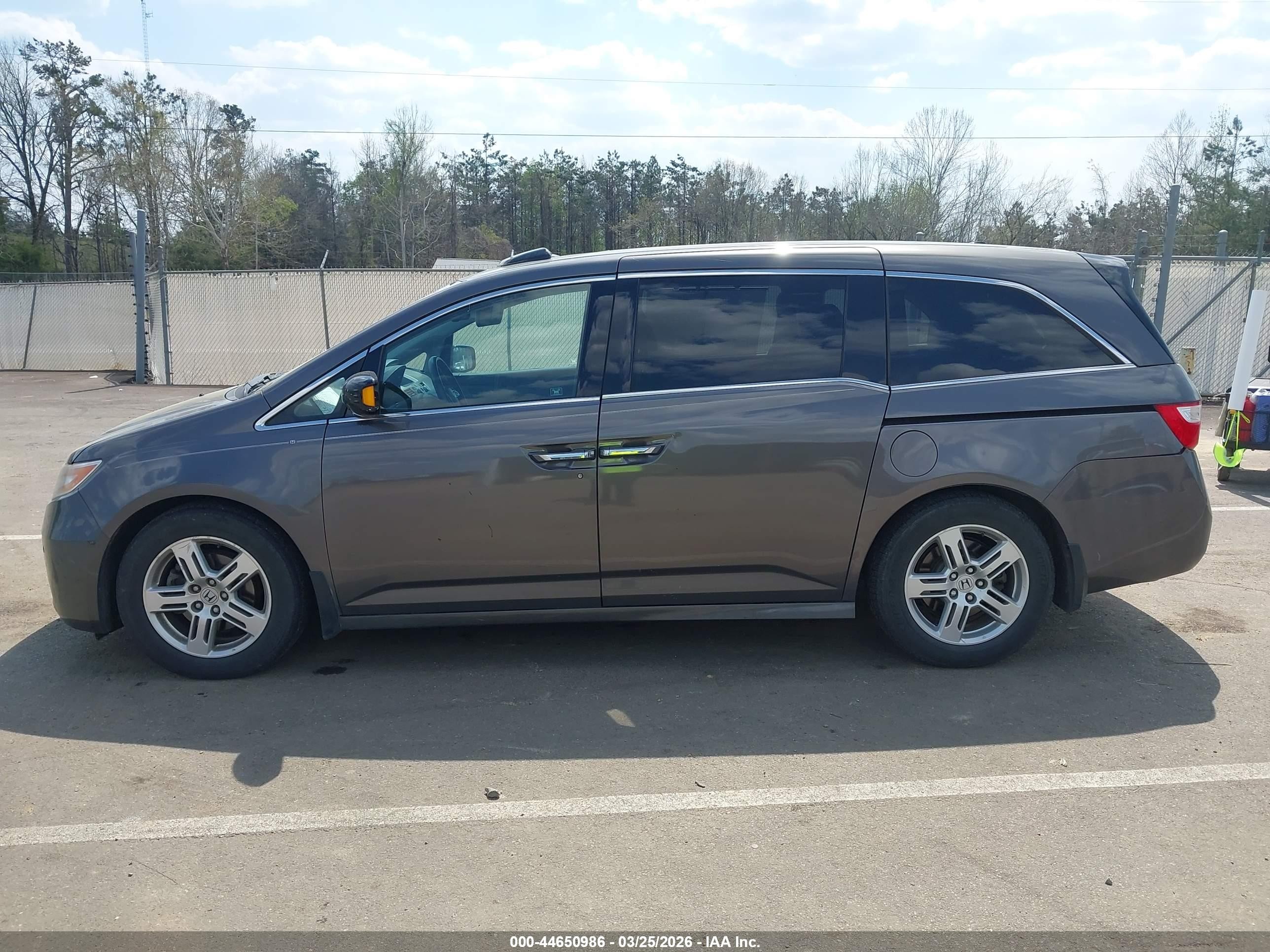 2012 Honda Odyssey Touring/touring Elite Gray vin: 5FNRL5H92CB116854
