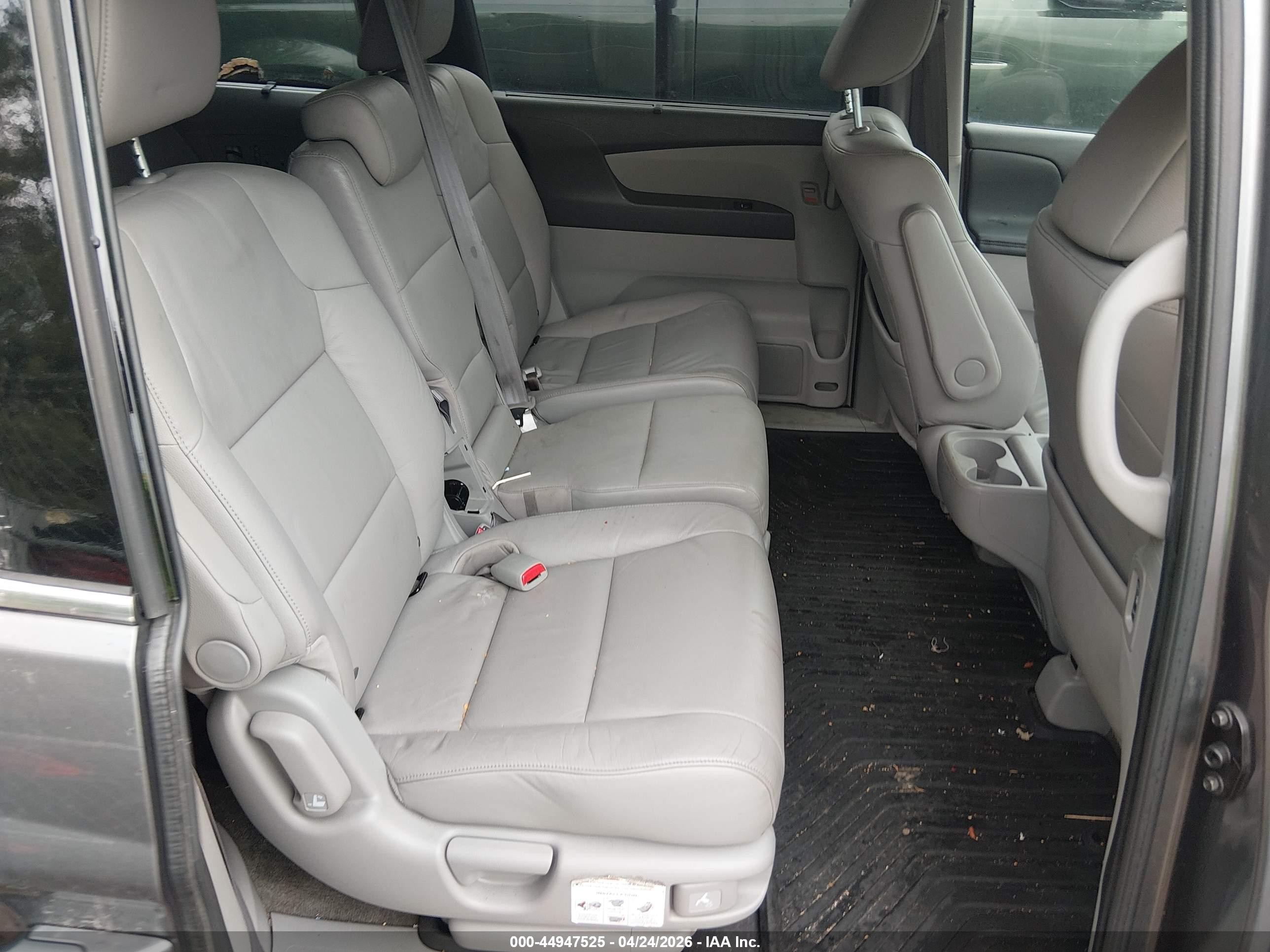 2013 Honda Odyssey Touring/touring Elite Silver vin: 5FNRL5H92DB033944