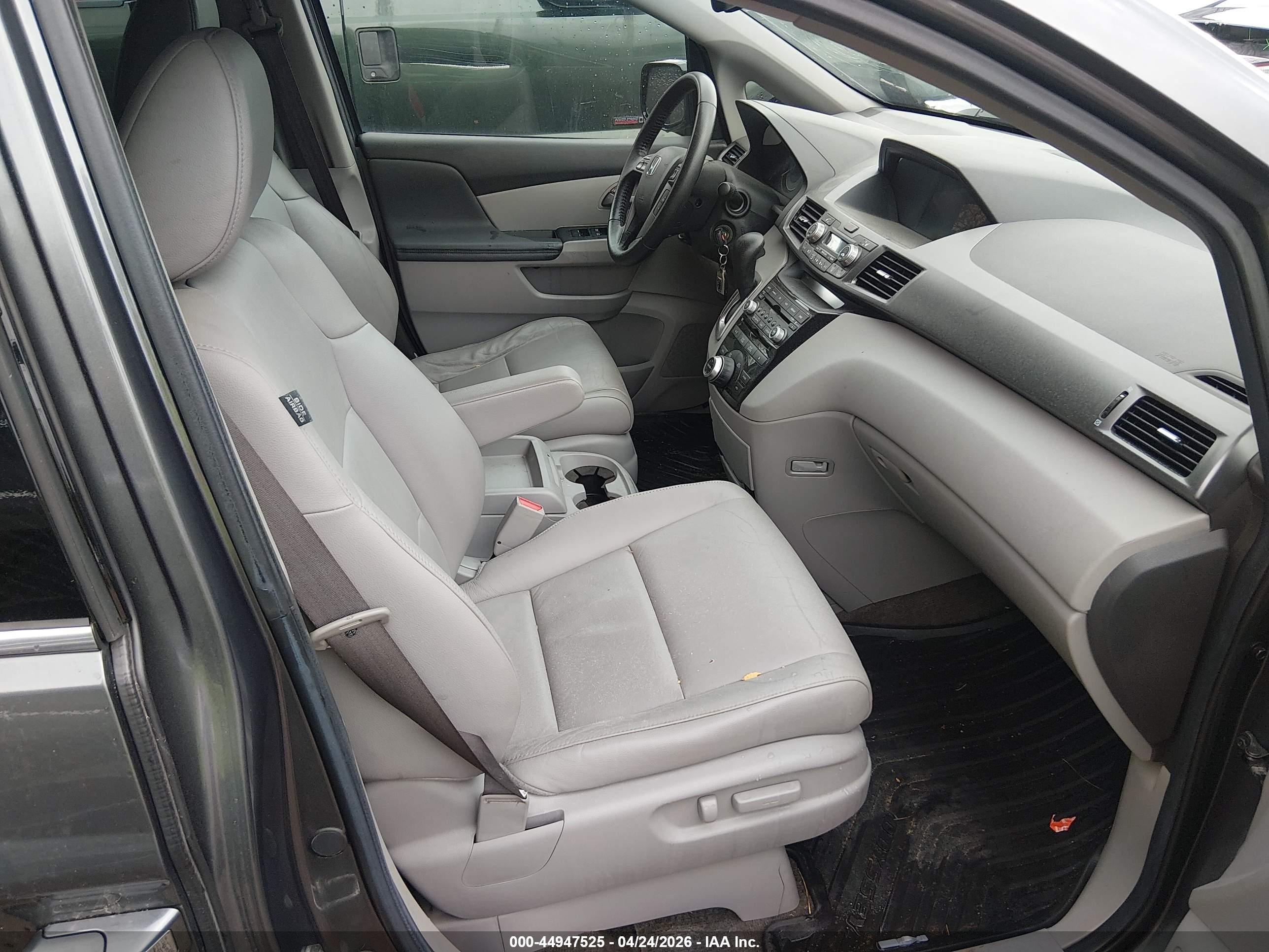 2013 Honda Odyssey Touring/touring Elite Silver vin: 5FNRL5H92DB033944