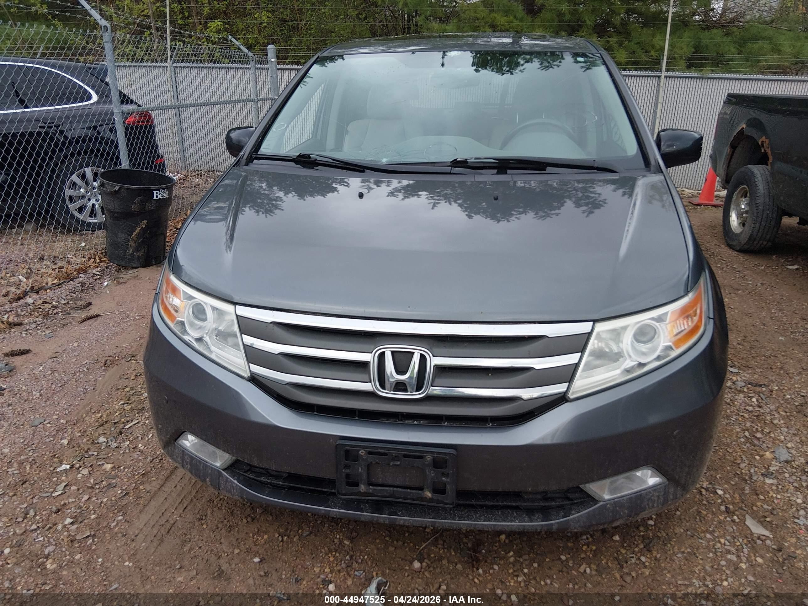 2013 Honda Odyssey Touring/touring Elite Silver vin: 5FNRL5H92DB033944