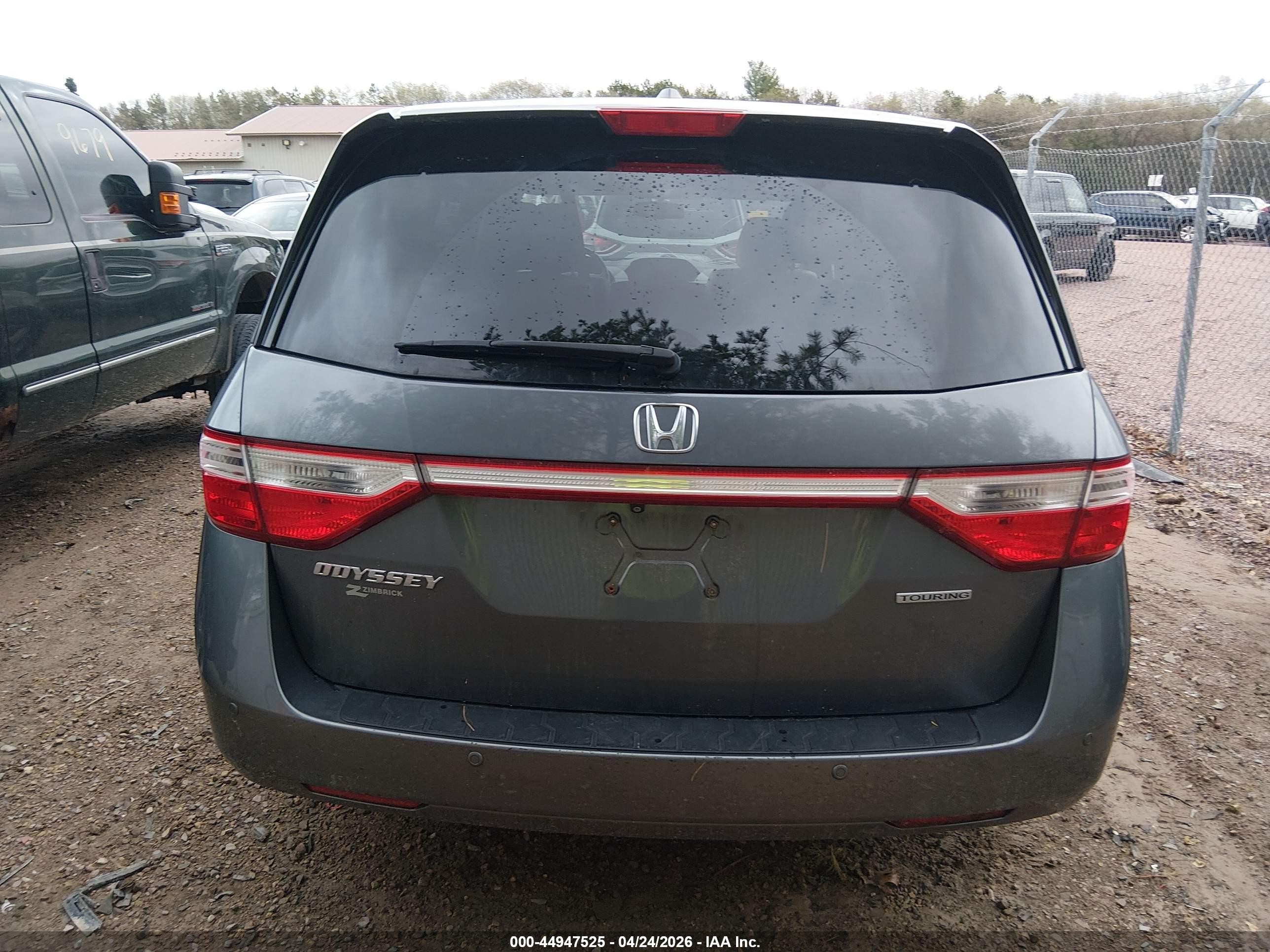2013 Honda Odyssey Touring/touring Elite Silver vin: 5FNRL5H92DB033944
