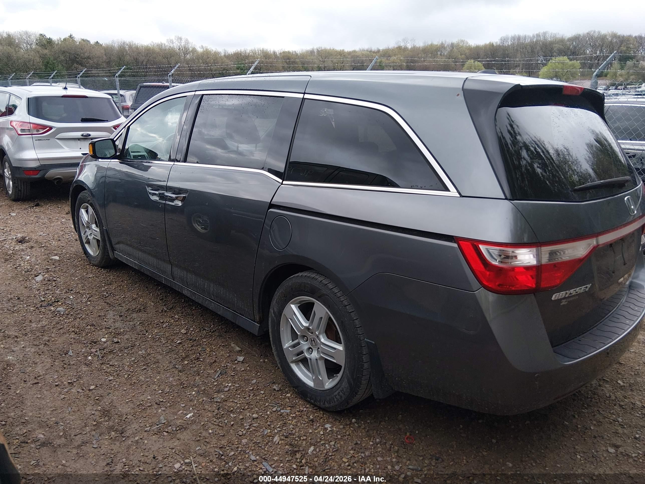 2013 Honda Odyssey Touring/touring Elite Silver vin: 5FNRL5H92DB033944