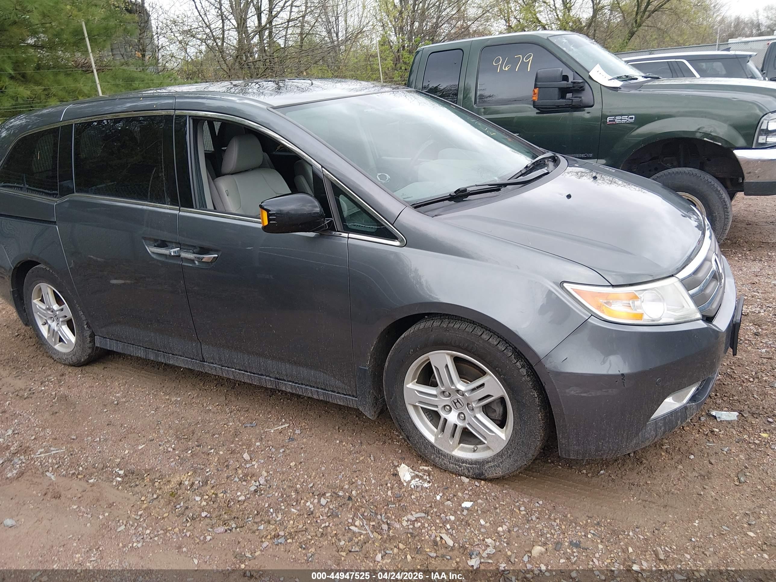 2013 Honda Odyssey Touring/touring Elite Silver vin: 5FNRL5H92DB033944