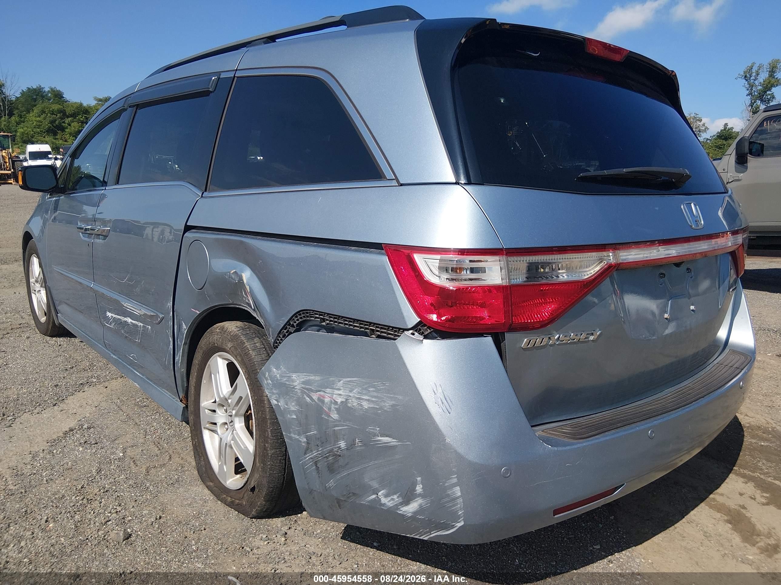 2013 Honda Odyssey Touring/touring Elite Light Blue vin: 5FNRL5H92DB037735