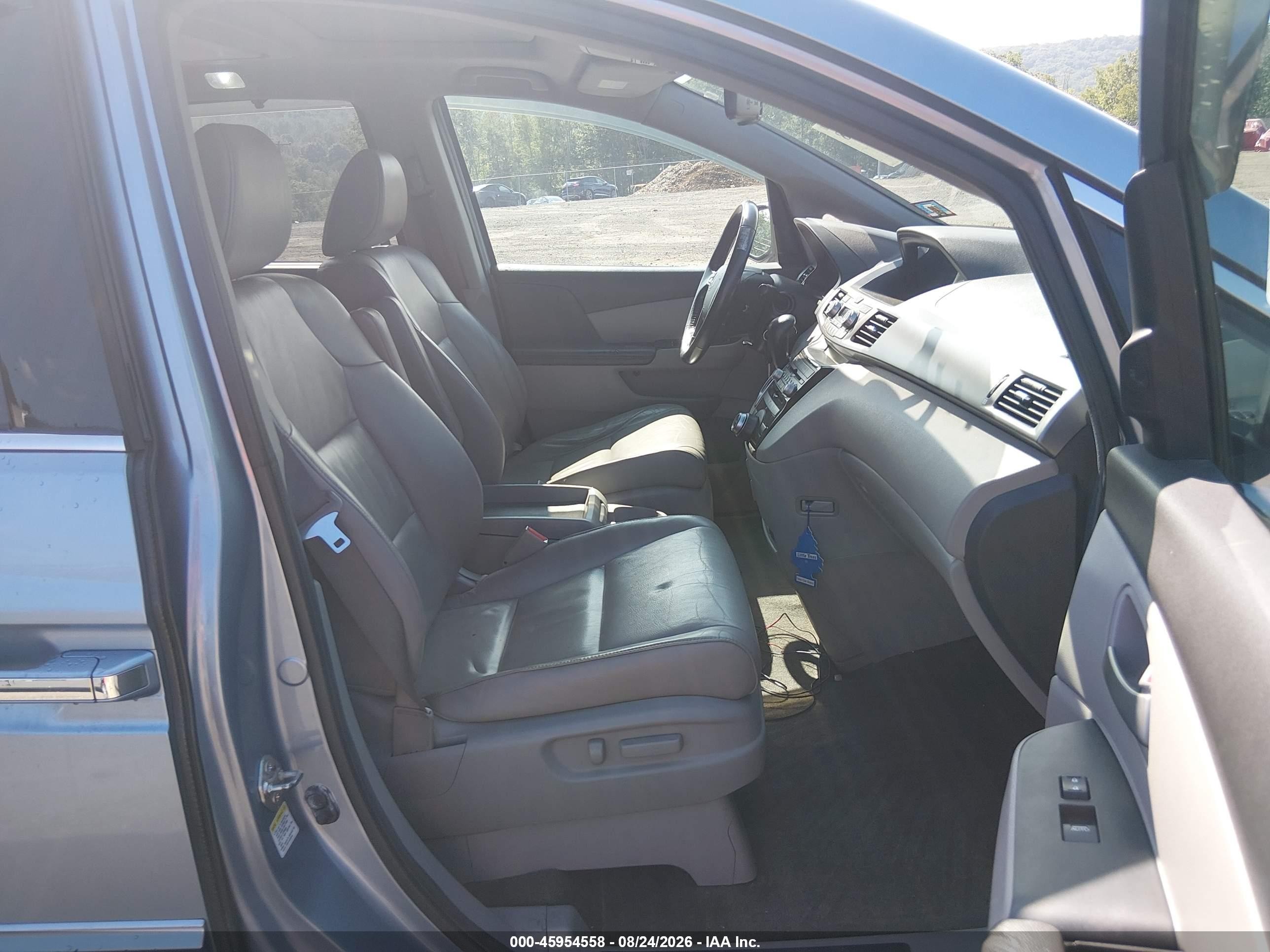 2013 Honda Odyssey Touring/touring Elite Light Blue vin: 5FNRL5H92DB037735