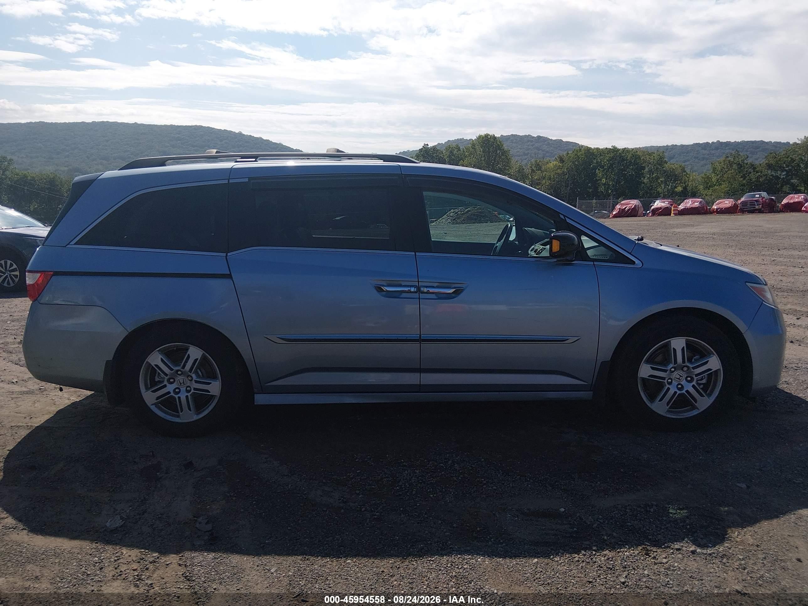2013 Honda Odyssey Touring/touring Elite Light Blue vin: 5FNRL5H92DB037735