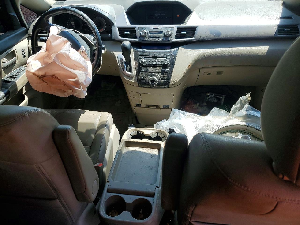 2013 Honda Odyssey Touring White vin: 5FNRL5H92DB060206