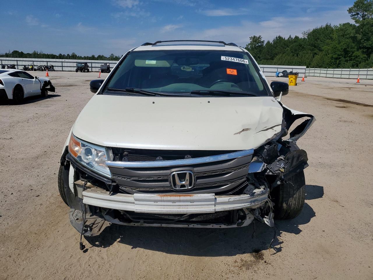 2013 Honda Odyssey Touring White vin: 5FNRL5H92DB060206