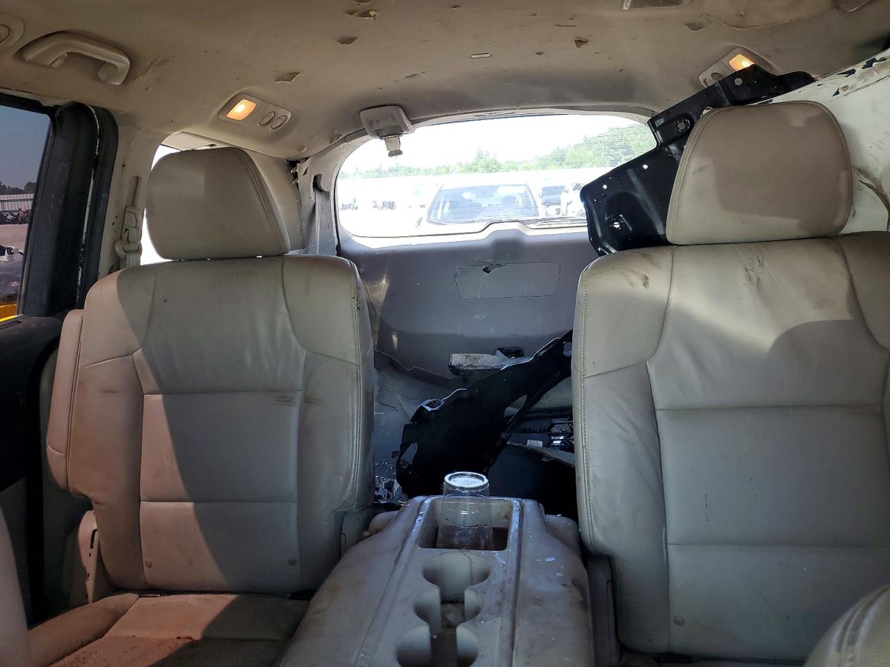 2013 Honda Odyssey Touring White vin: 5FNRL5H92DB060206