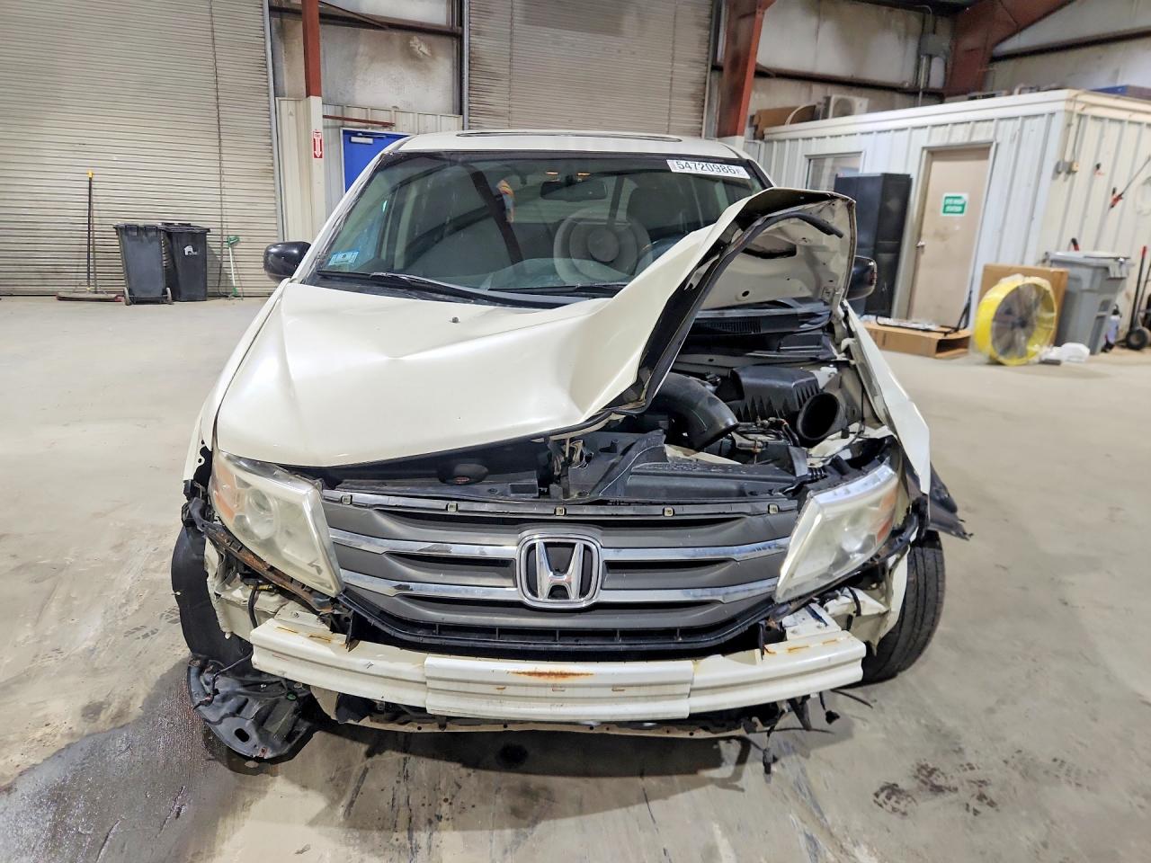 2013 Honda Odyssey Touring White vin: 5FNRL5H92DB077541
