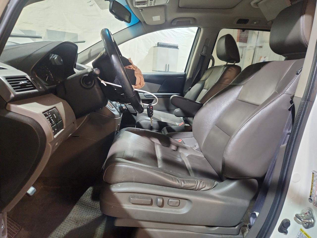 2013 Honda Odyssey Touring White vin: 5FNRL5H92DB077541