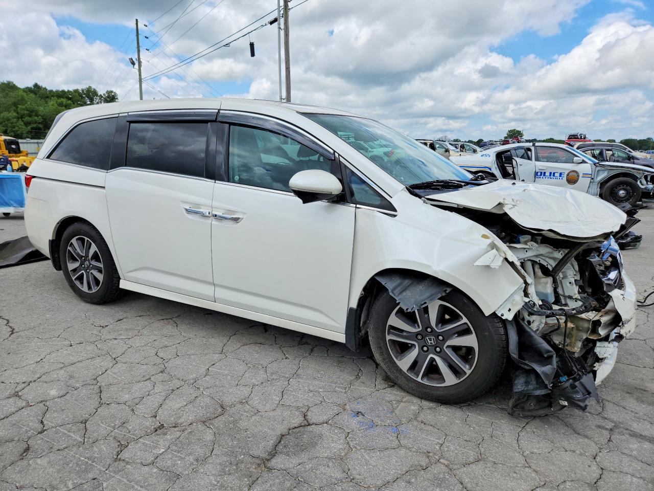 2014 Honda Odyssey Touring White vin: 5FNRL5H92EB039132