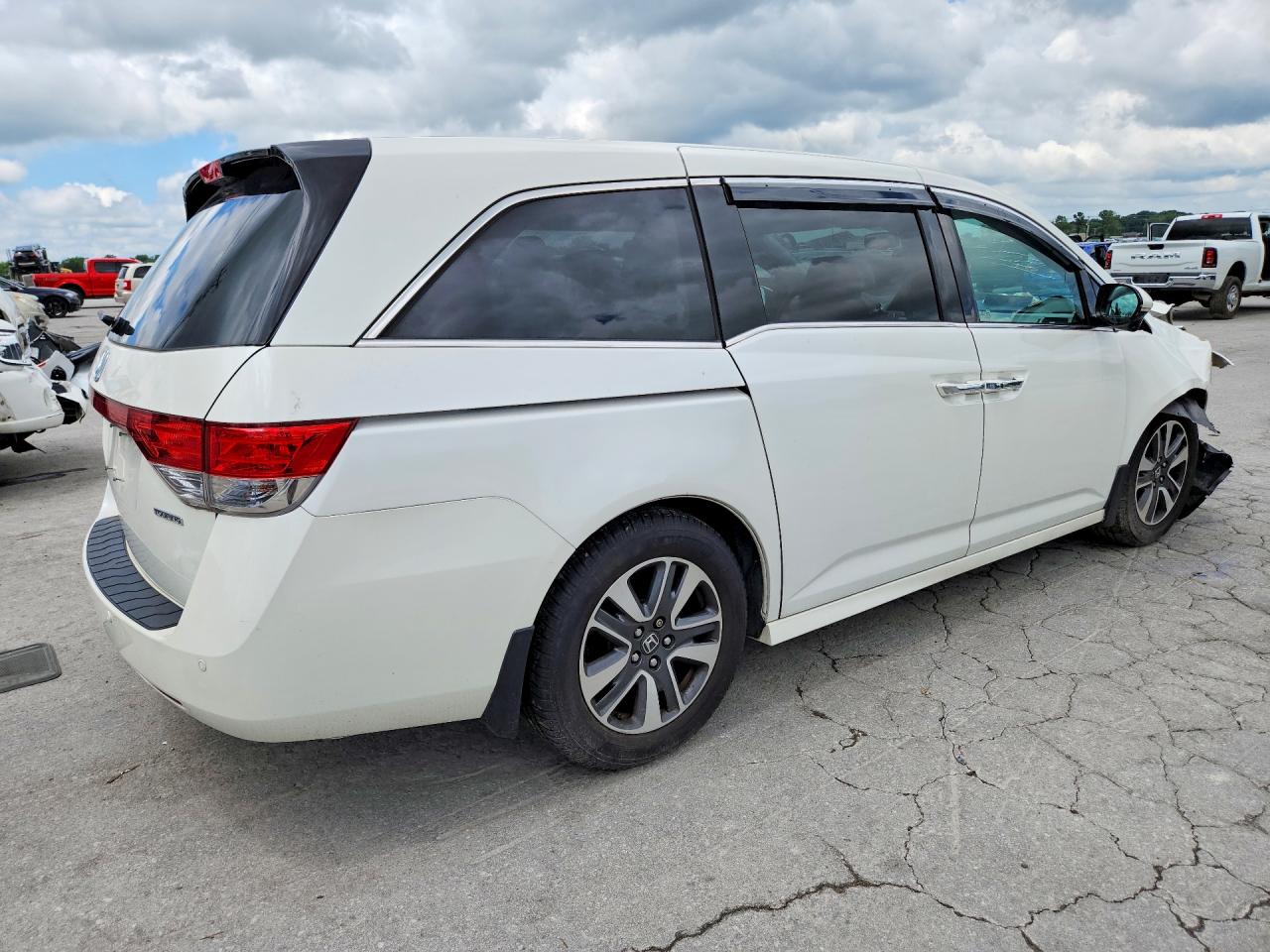 2014 Honda Odyssey Touring White vin: 5FNRL5H92EB039132