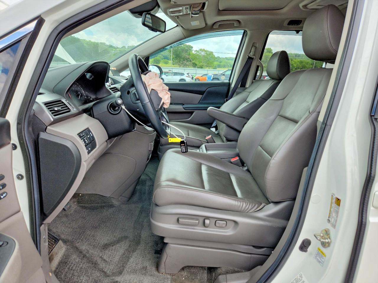 2014 Honda Odyssey Touring White vin: 5FNRL5H92EB039132