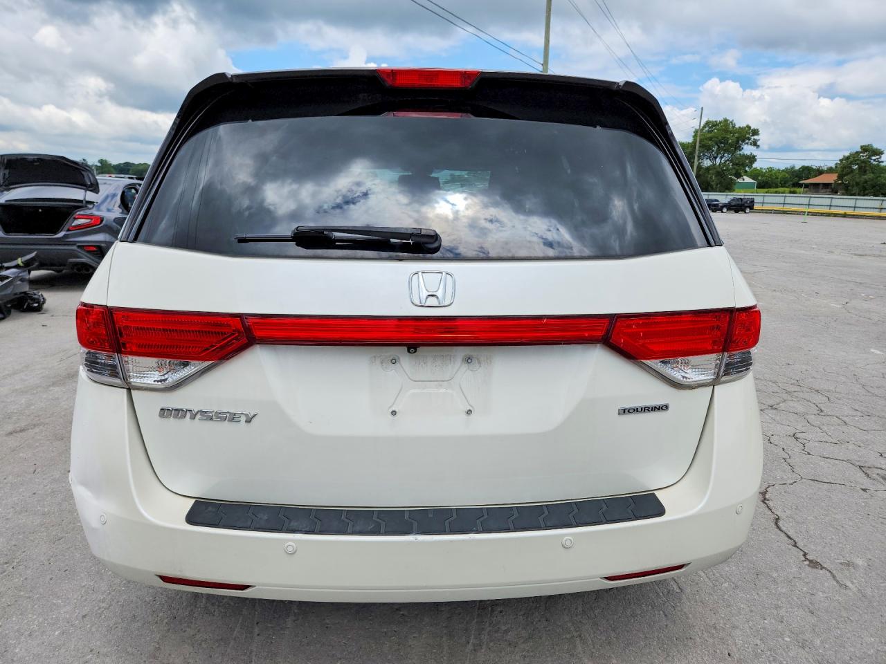 2014 Honda Odyssey Touring White vin: 5FNRL5H92EB039132