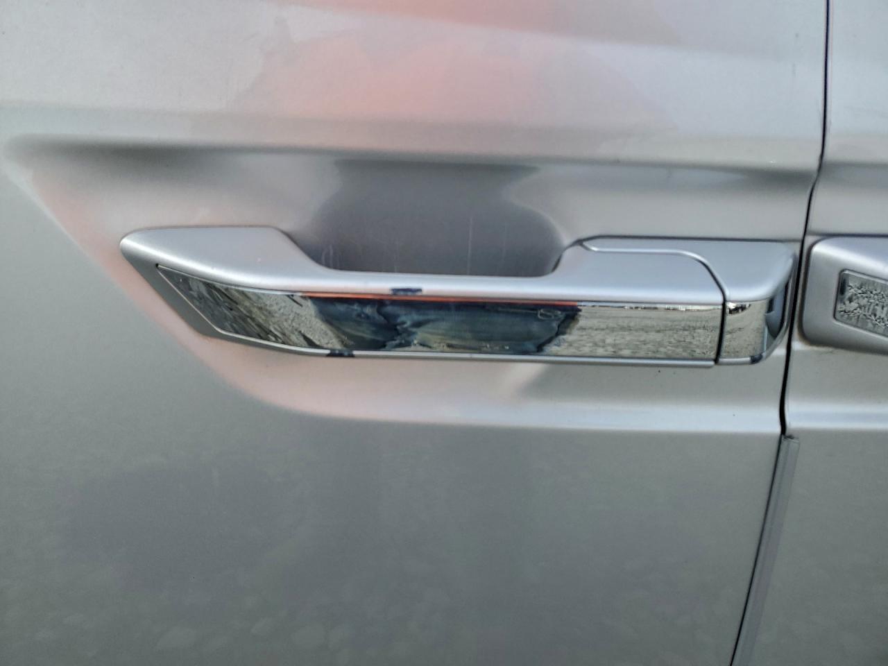 2014 Honda Odyssey Touring Silver vin: 5FNRL5H92EB066170