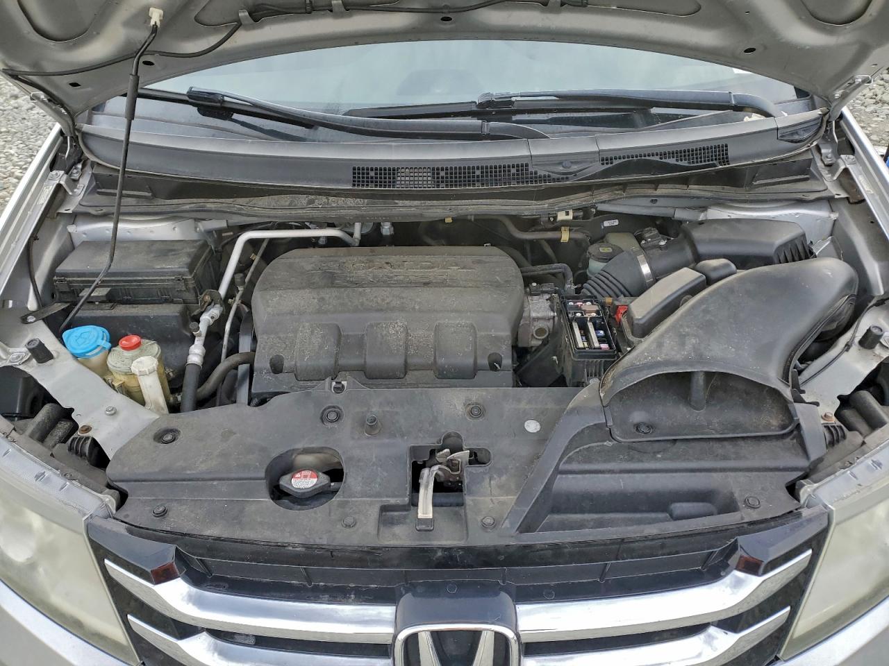 2014 Honda Odyssey Touring Silver vin: 5FNRL5H92EB066170