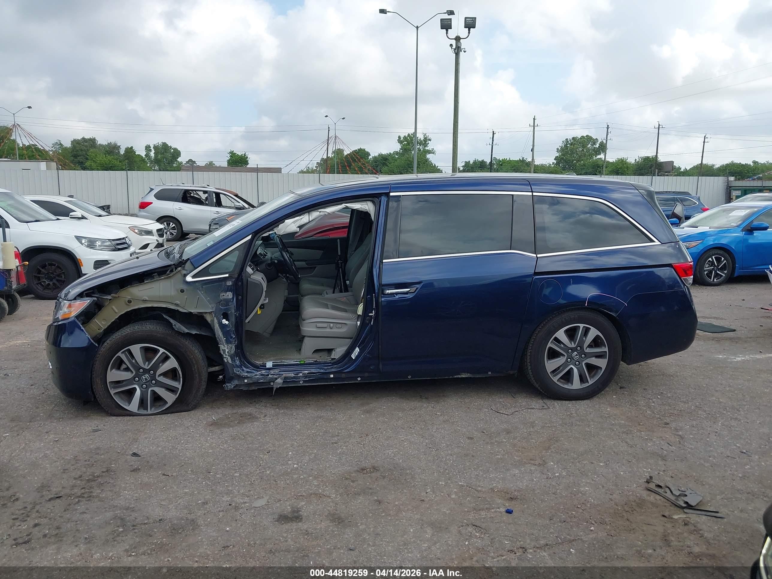 2015 Honda Odyssey Touring/touring Elite Blue vin: 5FNRL5H92FB028150