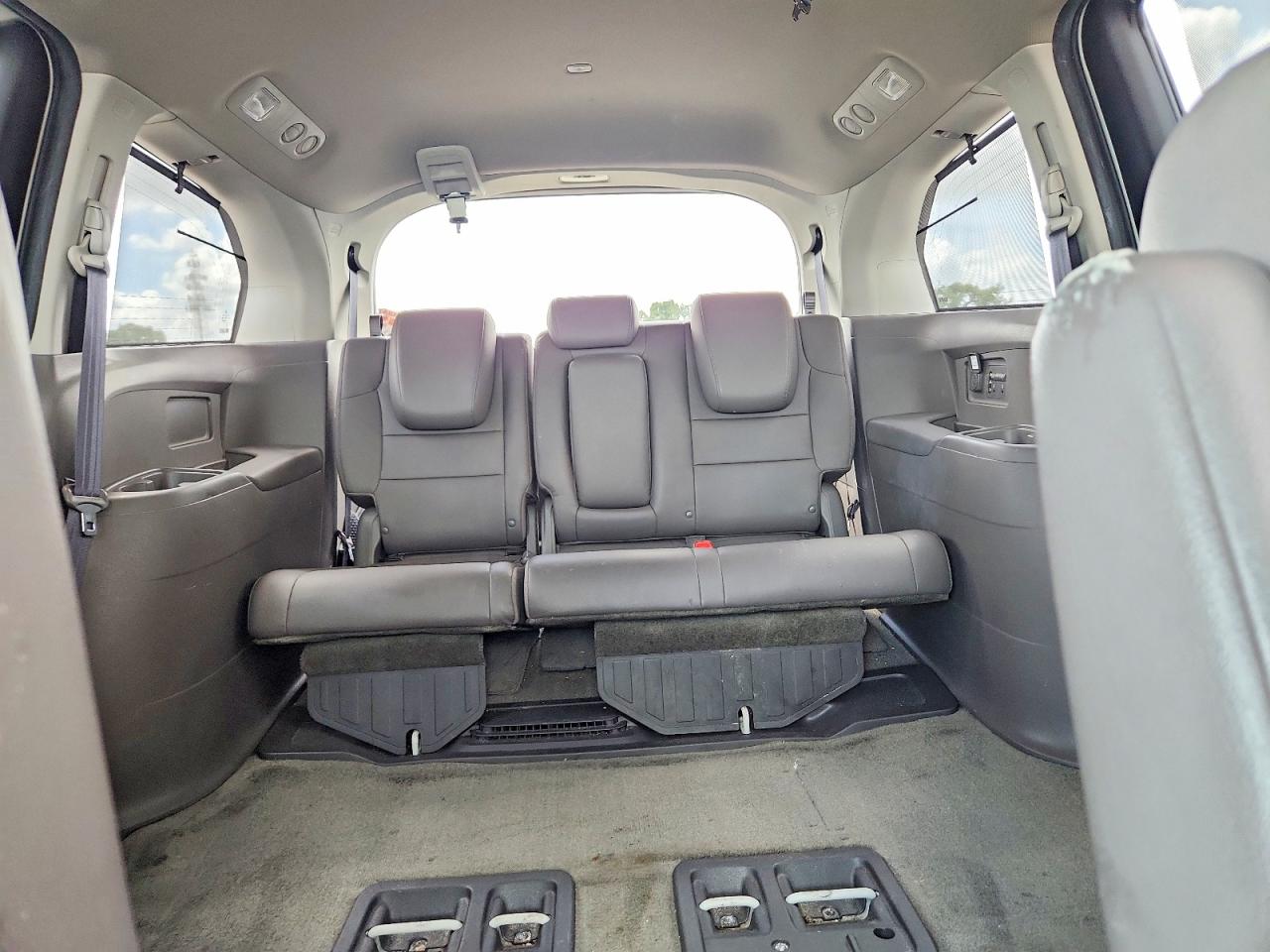 2015 Honda Odyssey Touring White vin: 5FNRL5H92FB041920