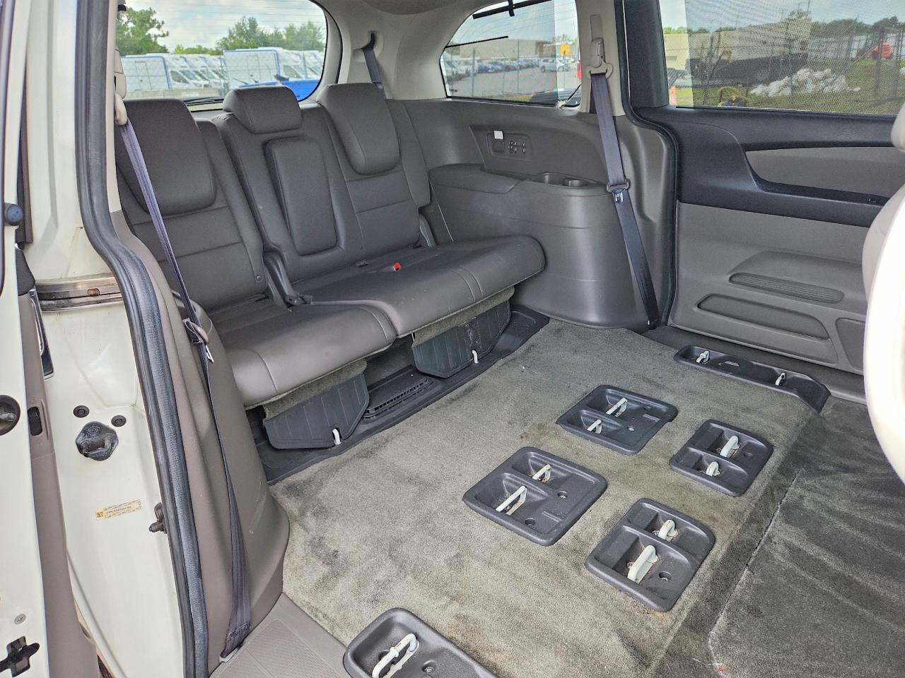 2015 Honda Odyssey Touring White vin: 5FNRL5H92FB041920